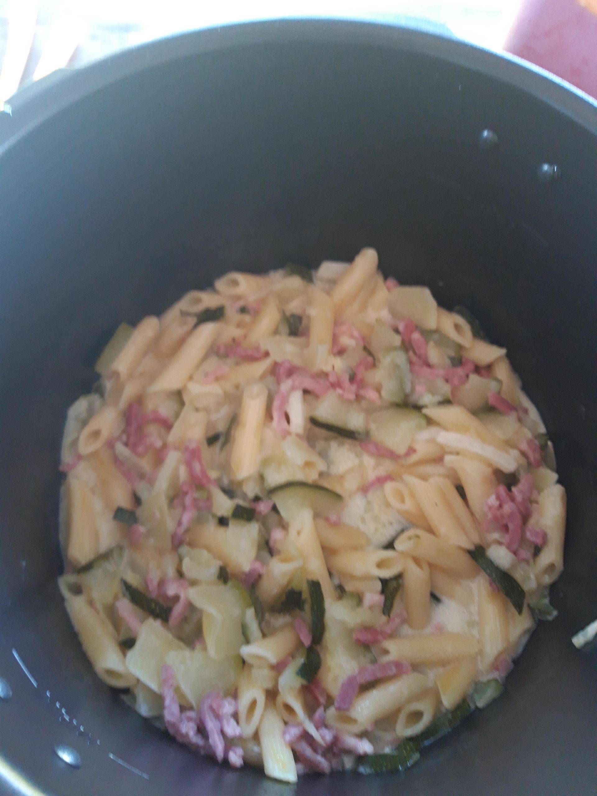 Courgettes, allumettes lardons, pennes, crème fraîche - Recette Cookeo | Moulinex