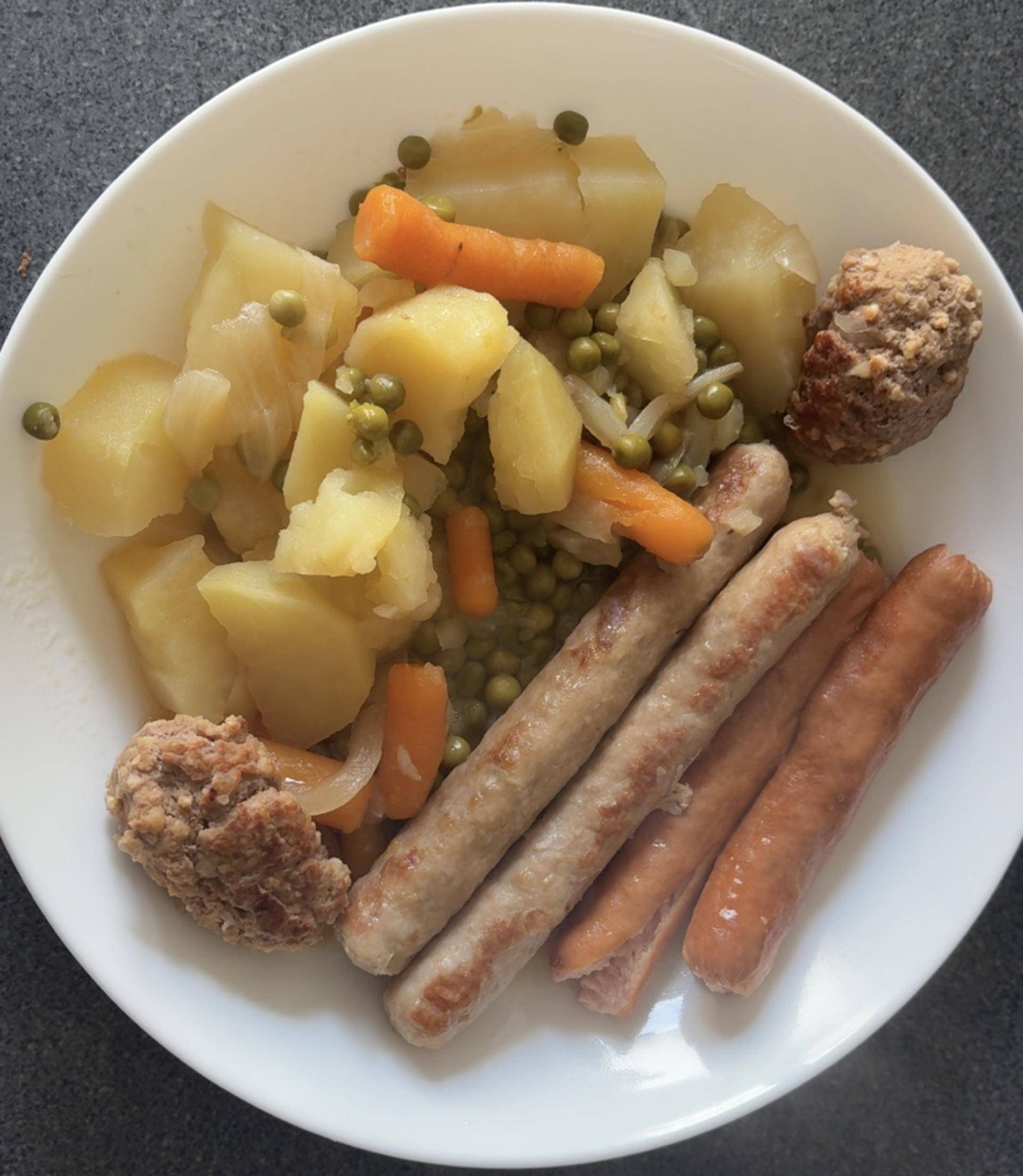 Ragoût saucisses boulettes de LouVeJu26 - Recette Cookeo | Moulinex