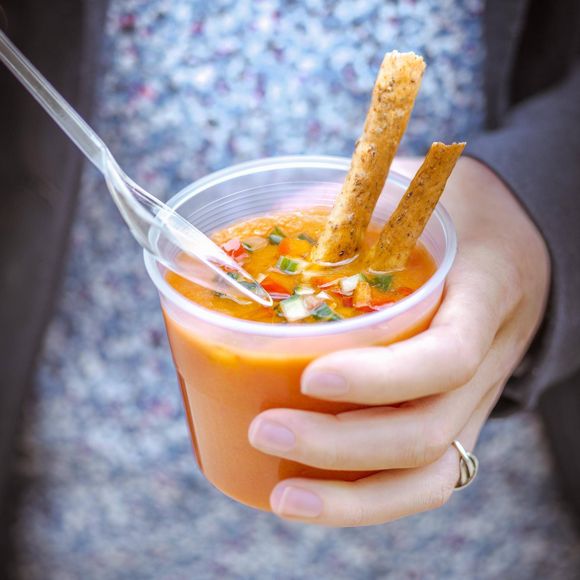 Gaspacho Andalou et gressins au bacon et romarin - Recette Companion Connect | Moulinex
