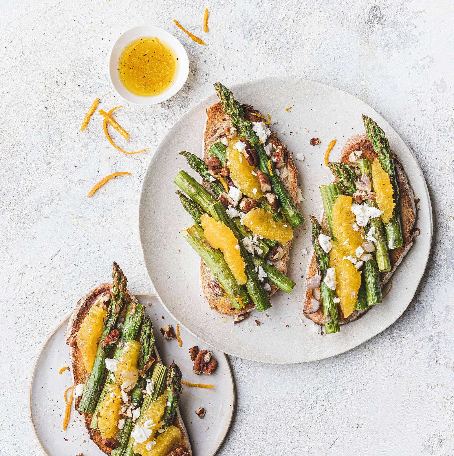Gegrilde asperges, sinaasappel en pecannoten - Recette Dual EasyFry&Grill | Moulinex