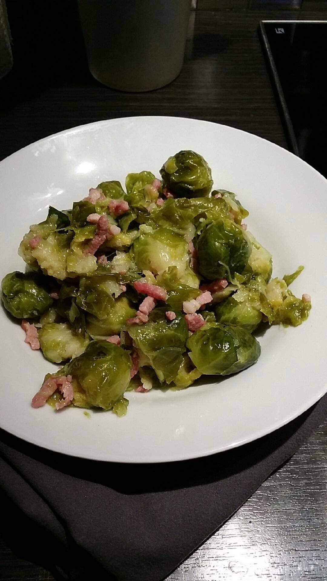 Choux de Bruxelles au vin blanc et aux lardons - Recette Cookeo | Moulinex