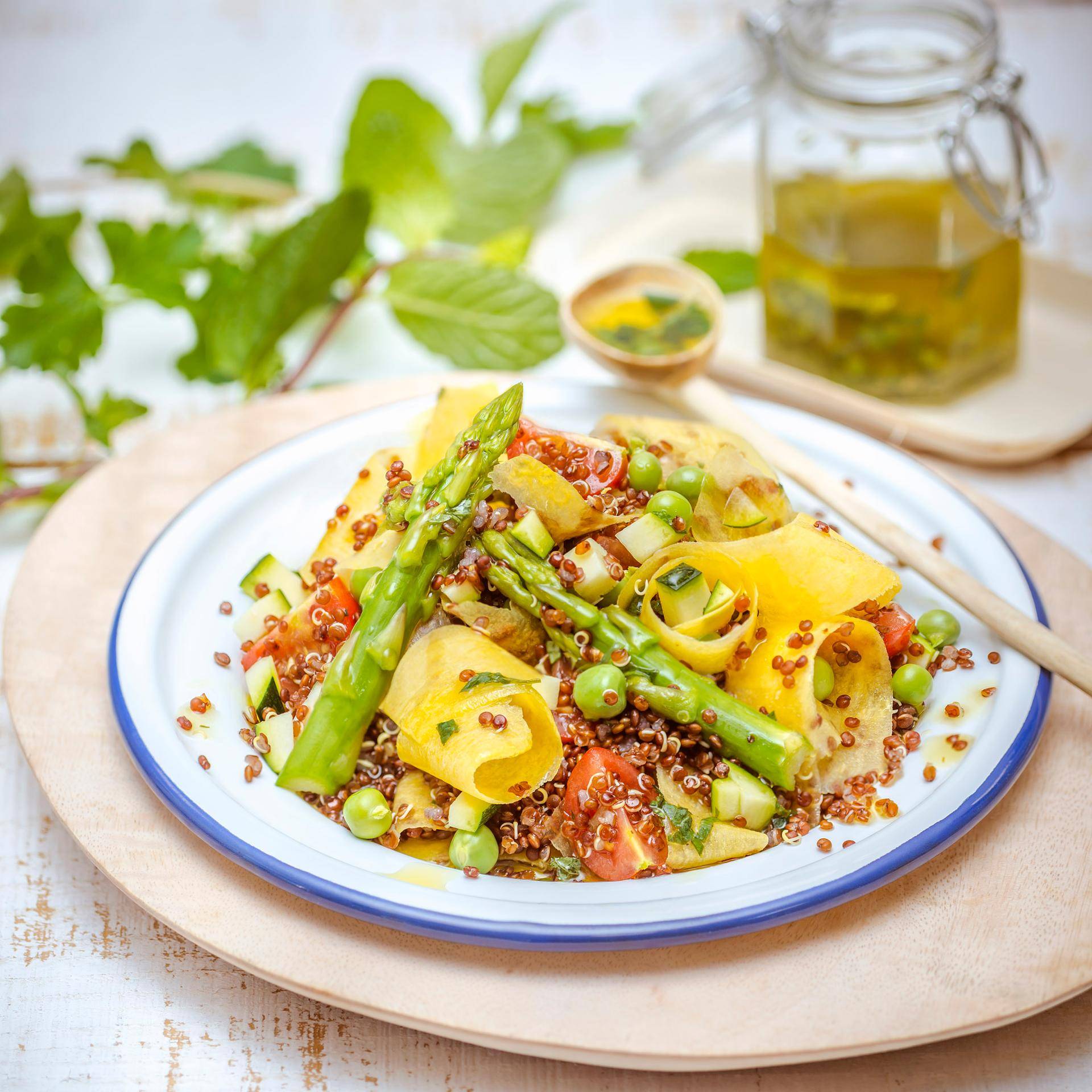Salade de quinoa rouge, légumes et vinaigrette à la menthe - Recette Companion Connect | Moulinex