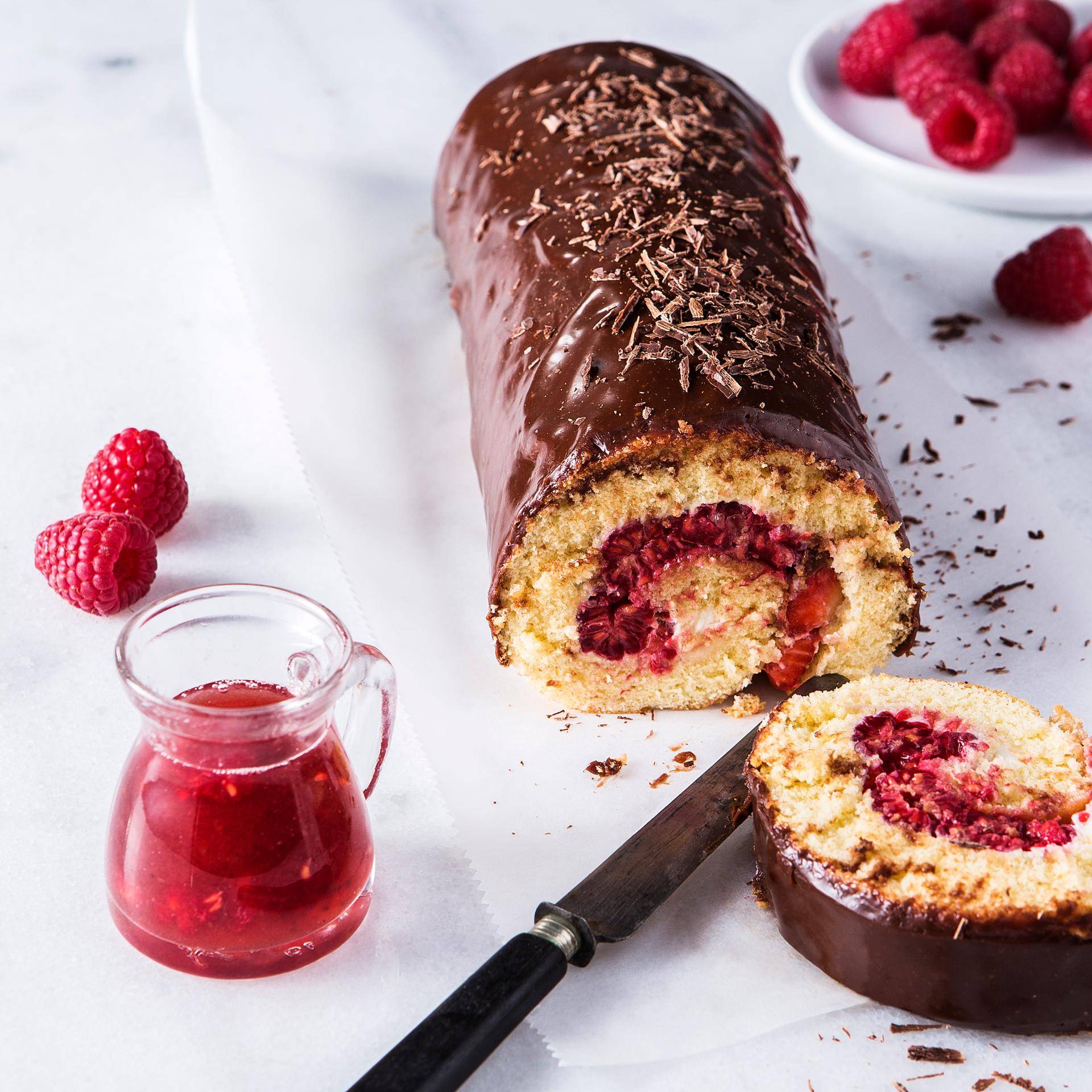Roulé fraises framboises et chocolat caramel - Recette Companion | Moulinex