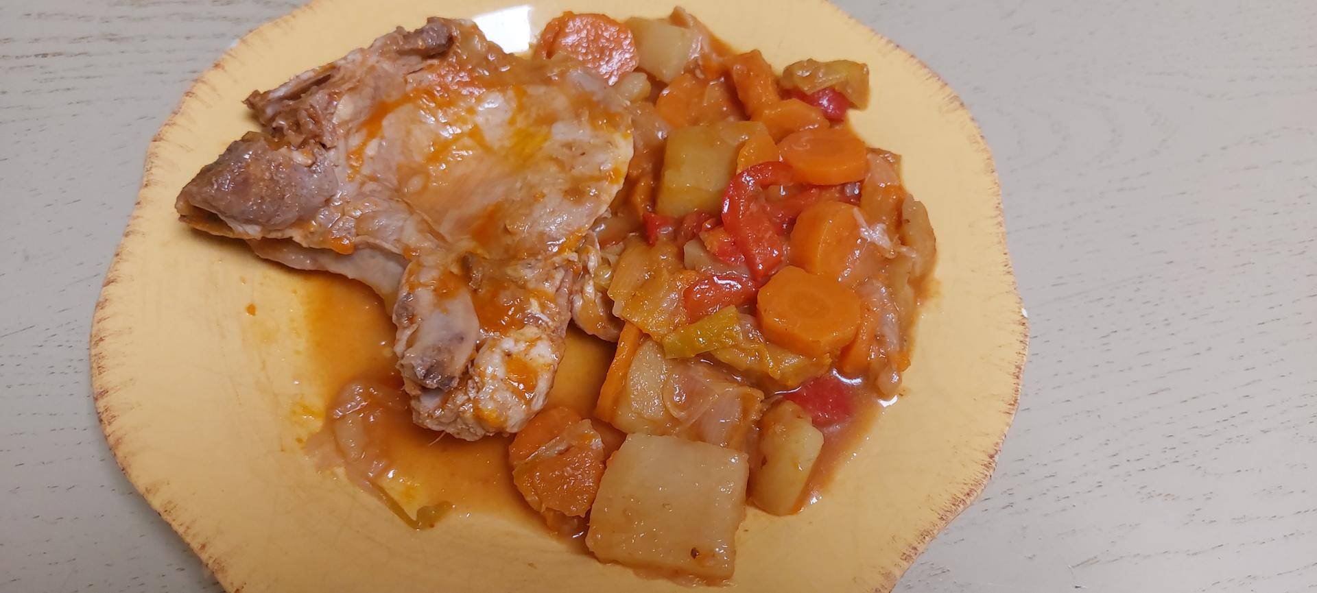 Côtes de porc aux légumes sauce tomate - Recette Cookeo | Moulinex