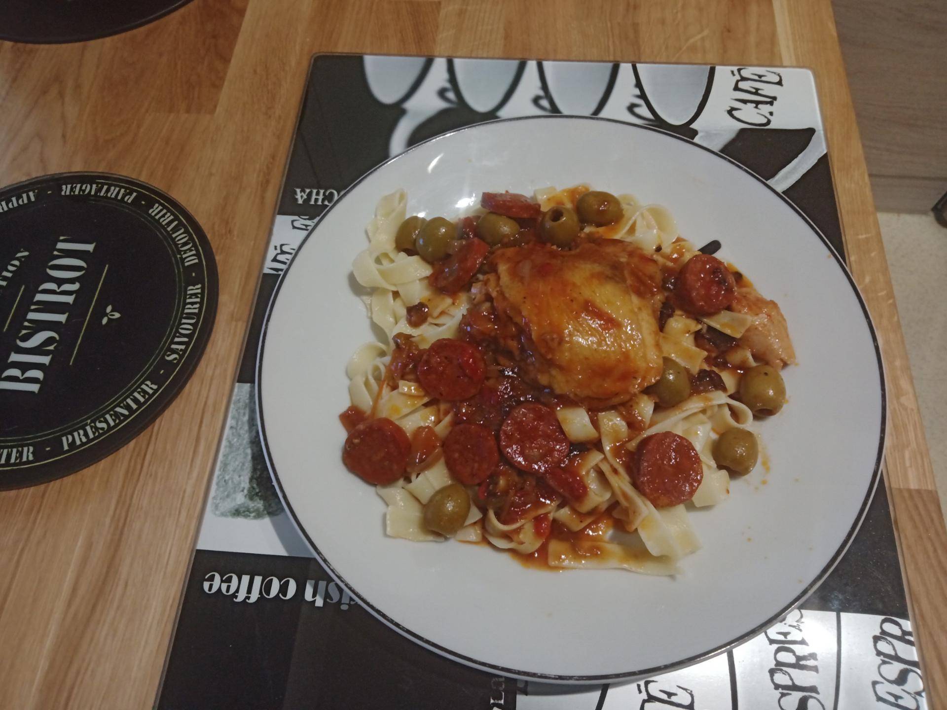 Cuisses de poulet chorizo poivrons olives vertes - Recette Cookeo V3 | Moulinex