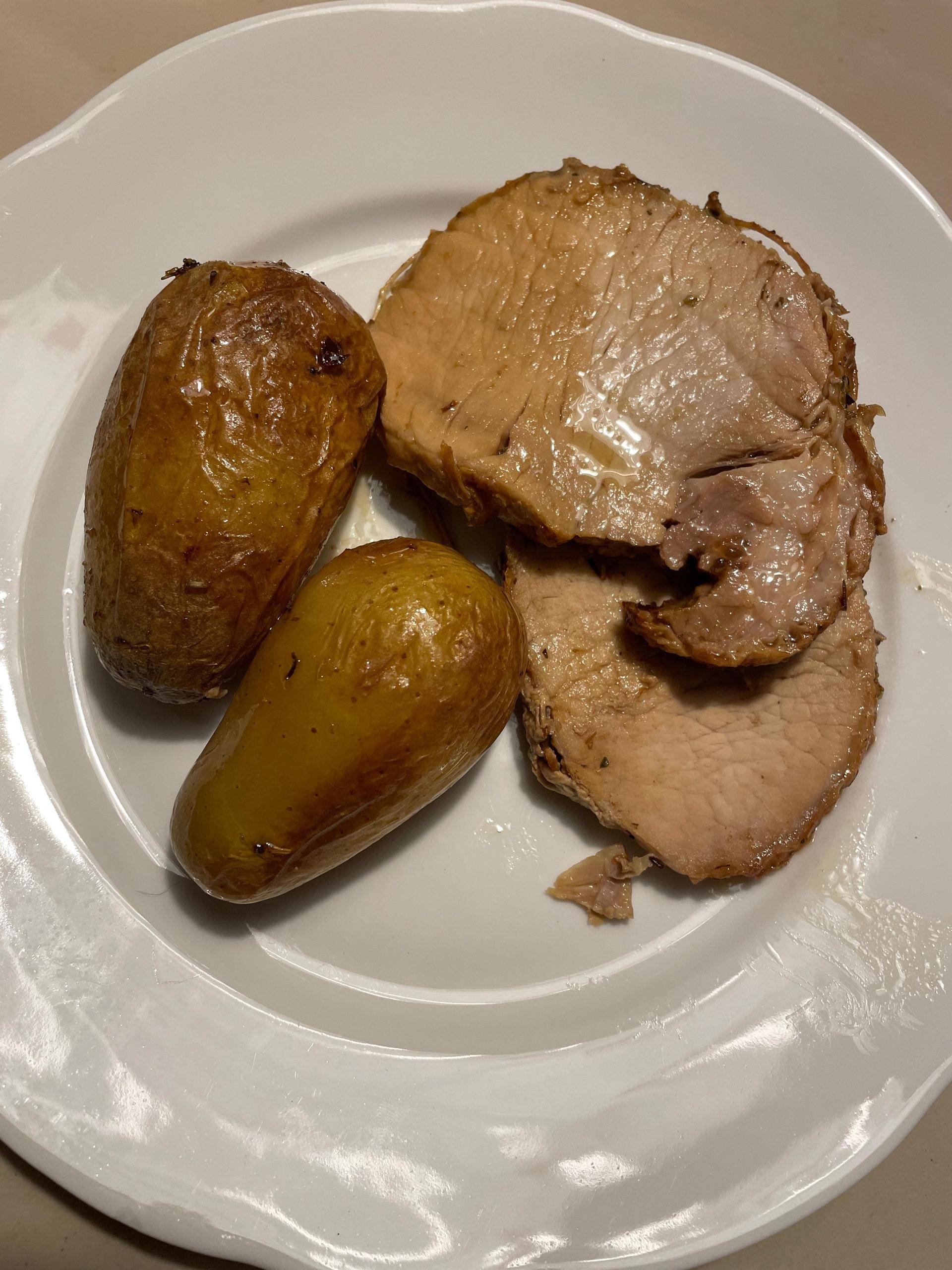 Rôti de porc aux herbes et ses pommes de terre - Recette Cookeo | Moulinex