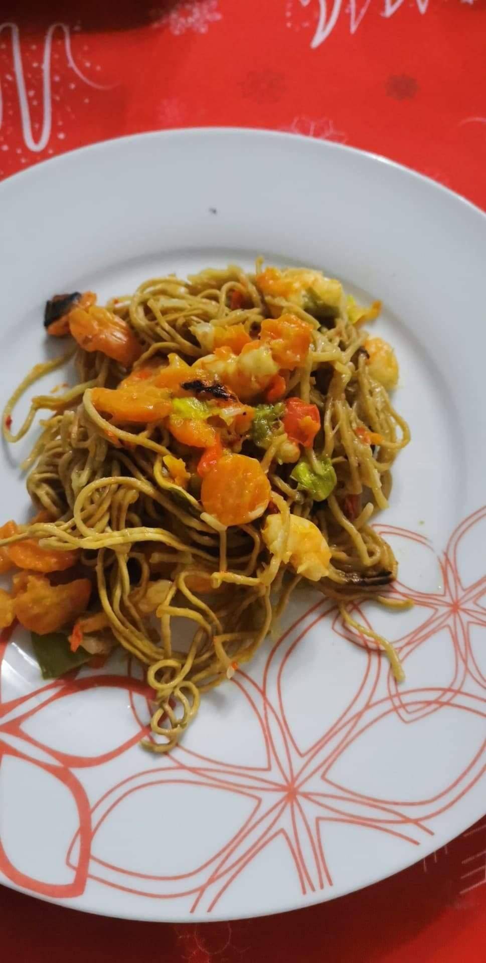 Nouilles sautées aux légumes et aux crevettes - Recette Cookeo | Moulinex
