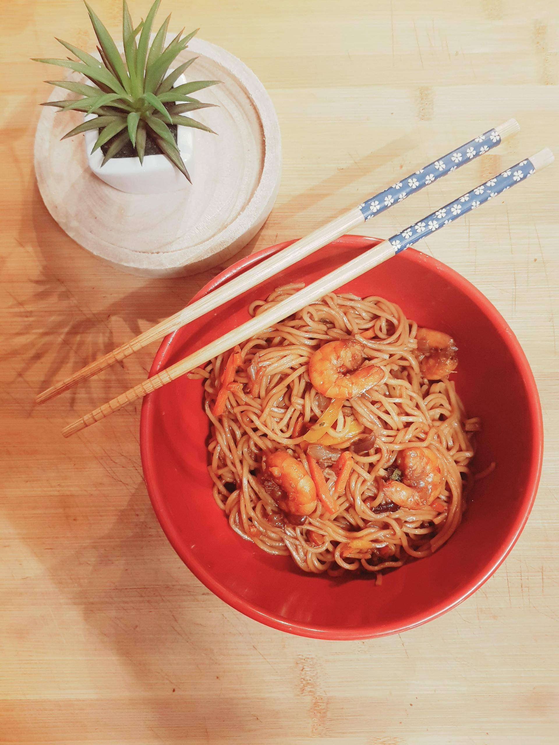 Nouilles sautées aux crevettes - Recette Cookeo | Moulinex