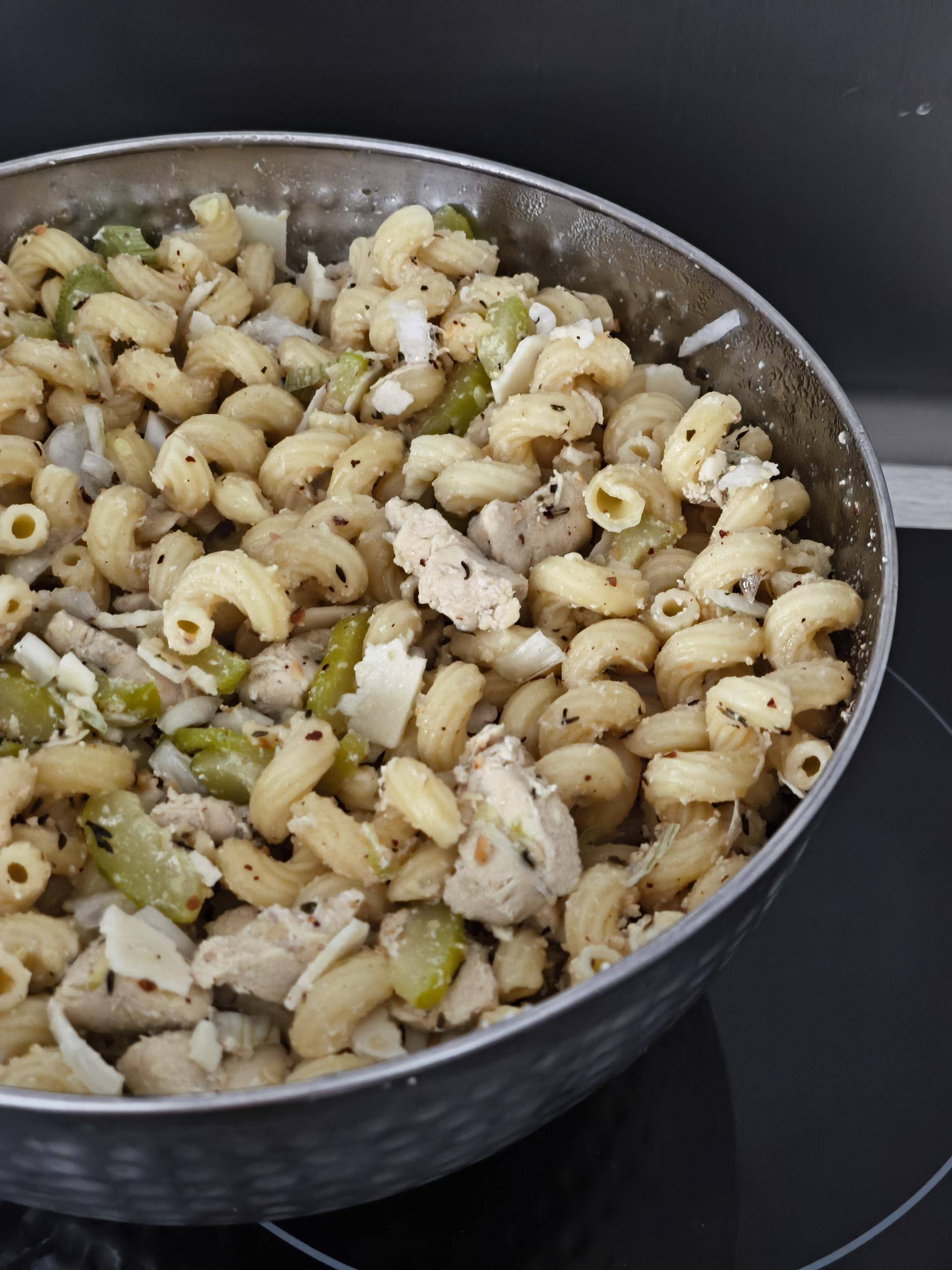 Salade de pâtes aux courgettes, poulet & noisette - Recette Companion Connect XL | Moulinex