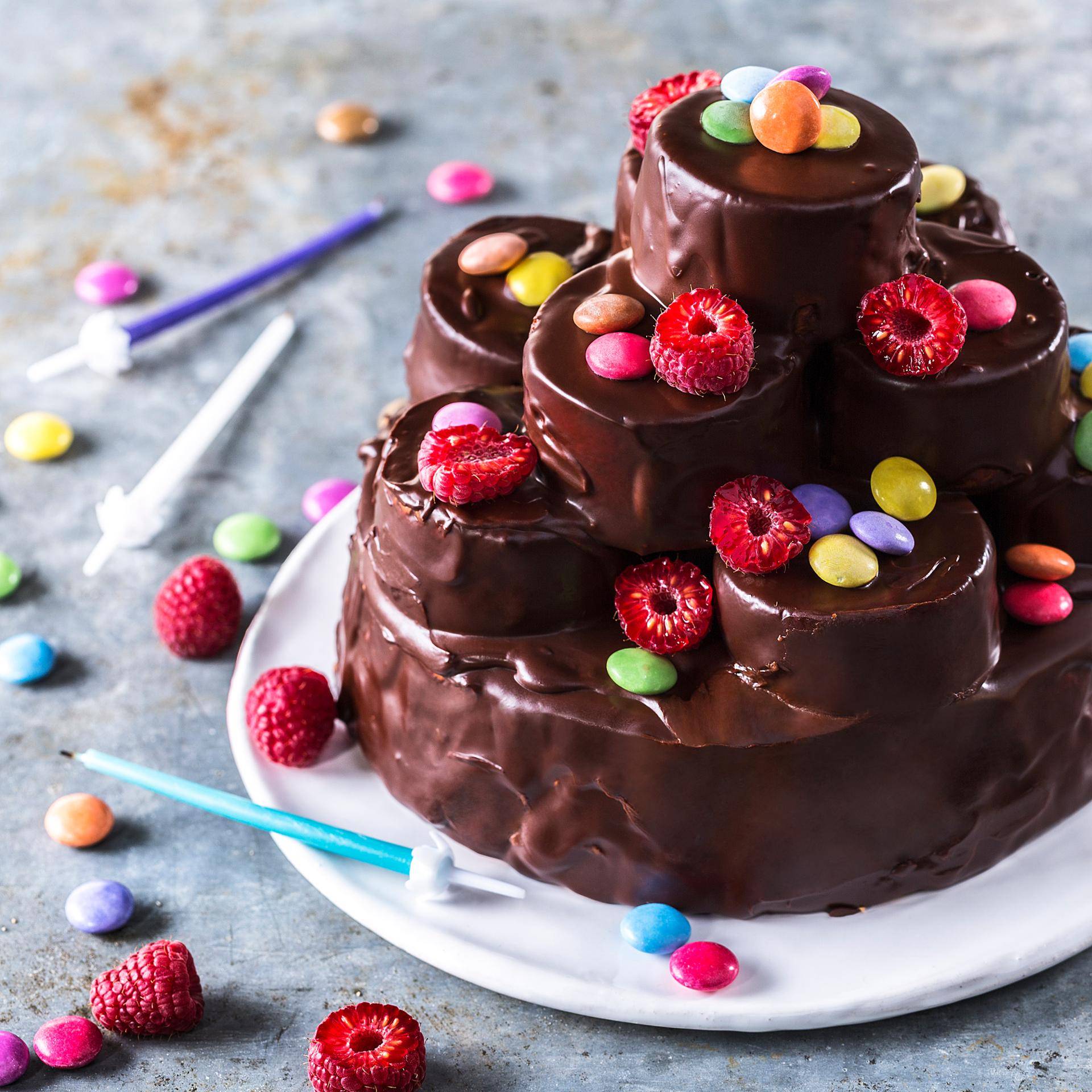 Gâteau de fête chocolat caramel Smarties - Recette Companion | Moulinex