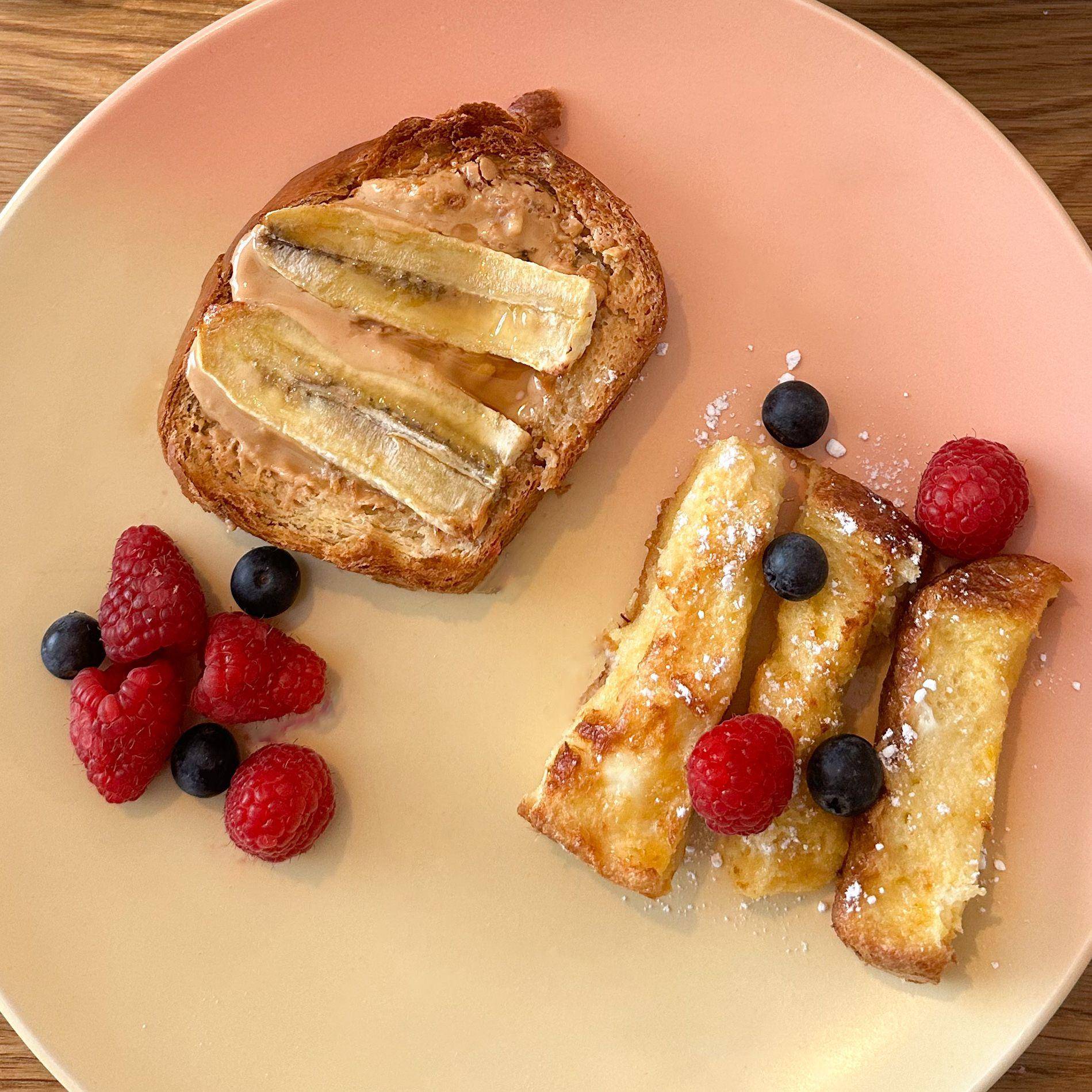 Tartine briochée beurre de cacahuètes banane et ses frites de brioche - Recette Dual EasyFry | Moulinex