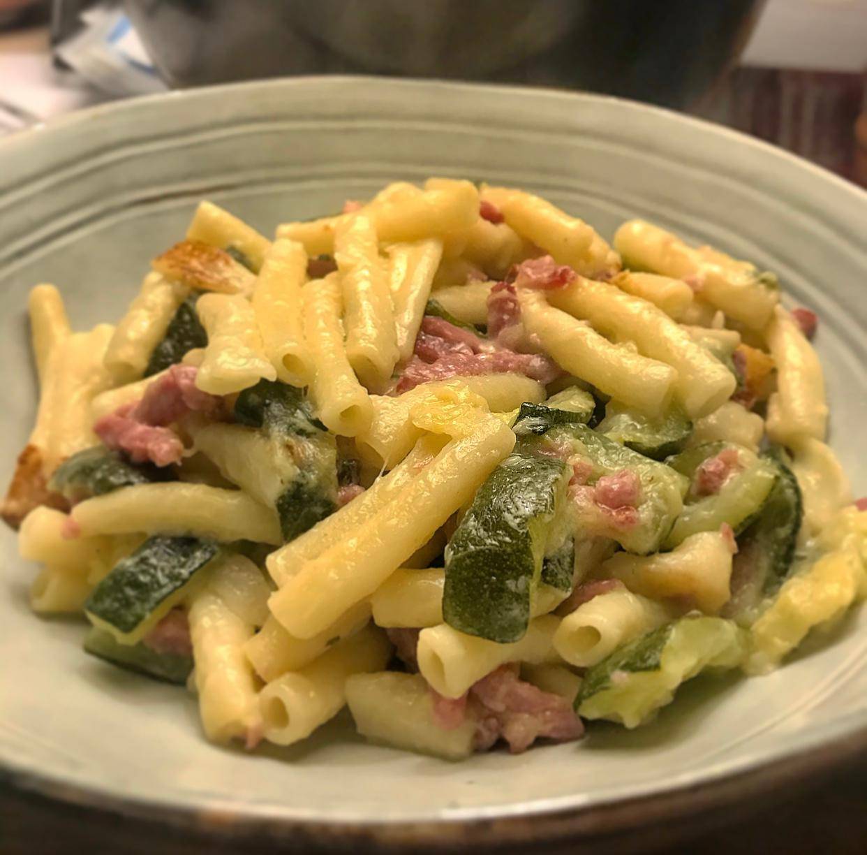 Mijoté de courgettes macaronis au parmesan et lardons - Recette Cookeo | Moulinex