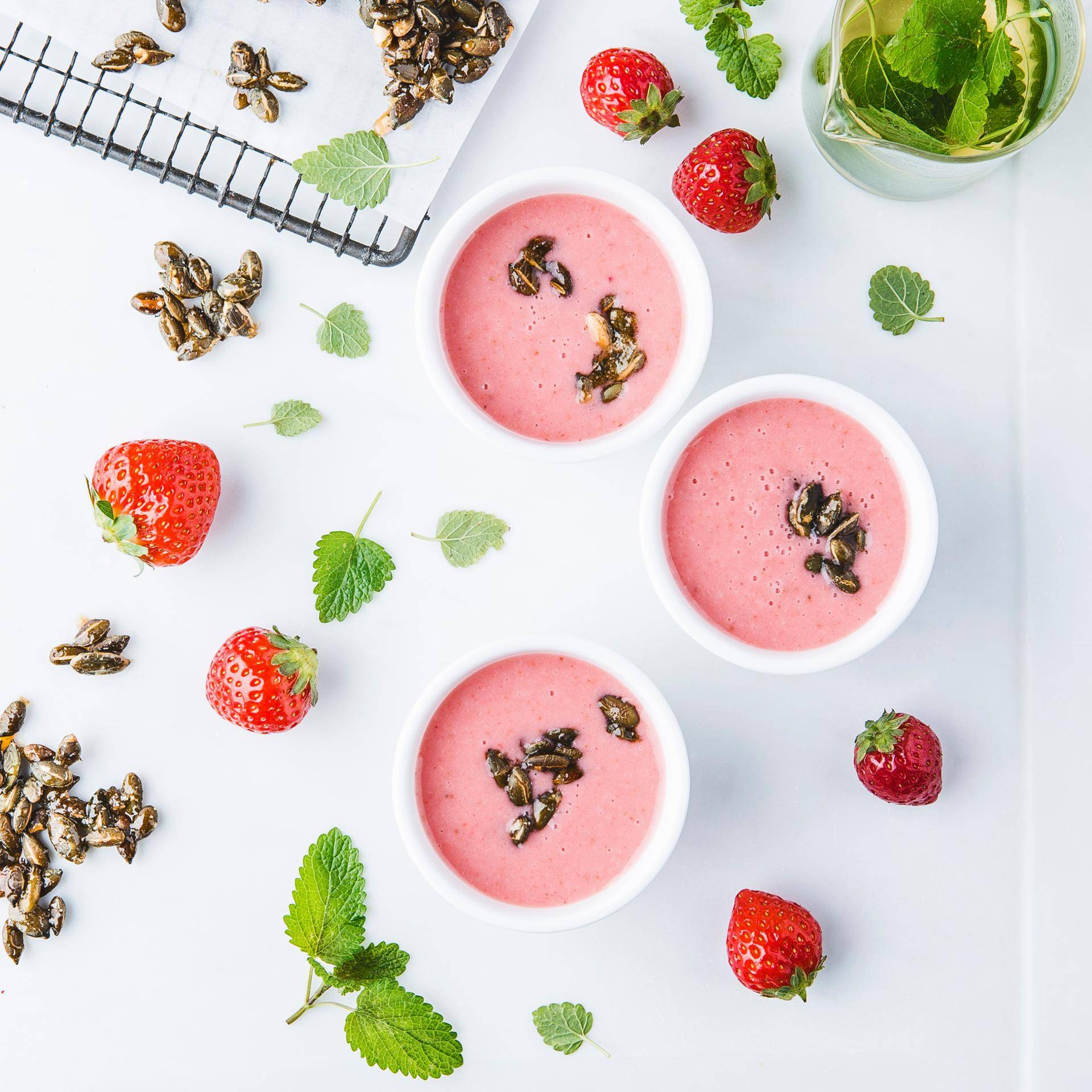 Crème de fraises infusées à la mélisse, graines de courges caramélisées - Recette Perfectmix + | Moulinex