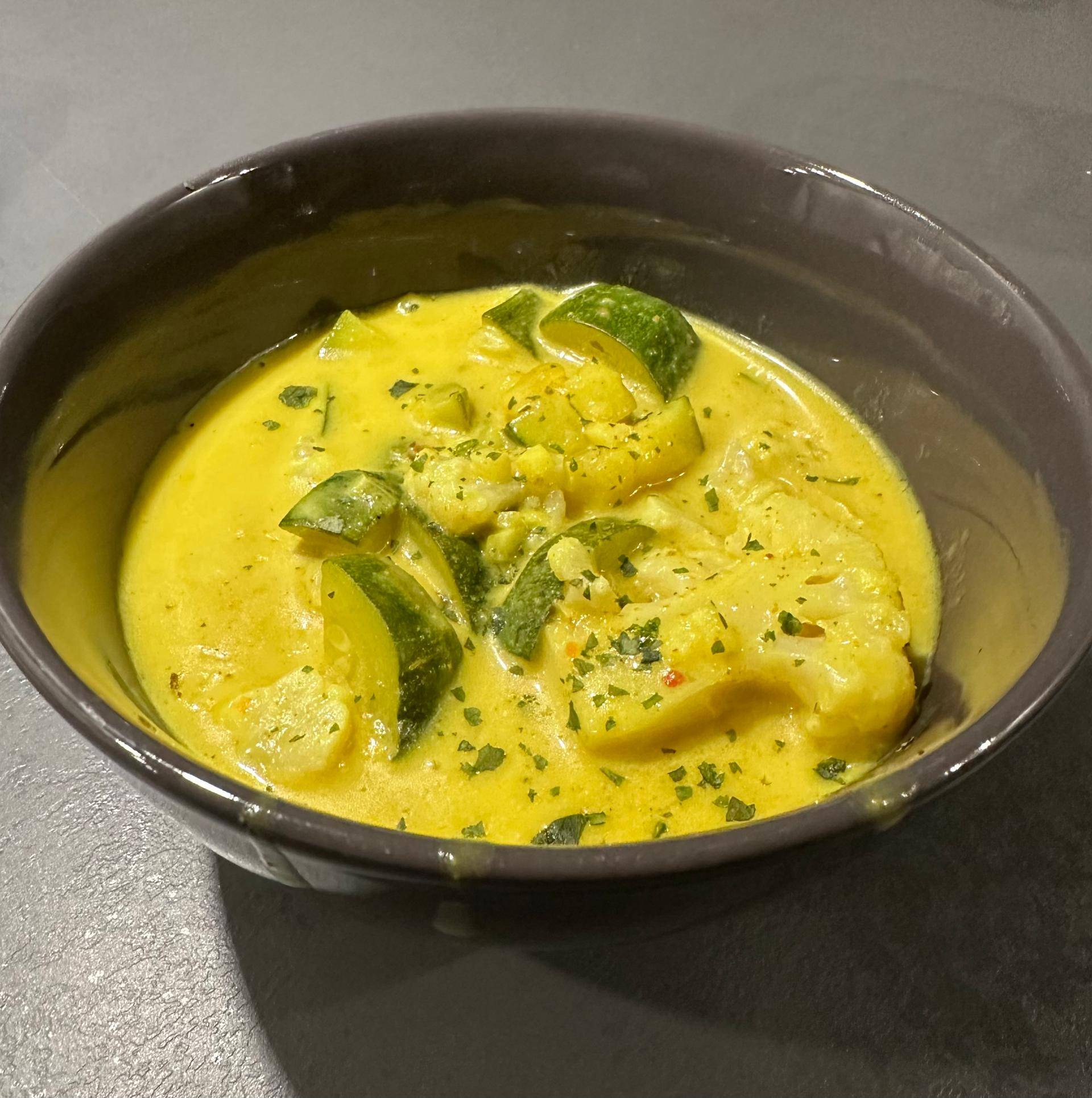 Soupe de curry aux légumes croquants - Recette Companion Connect XL | Moulinex