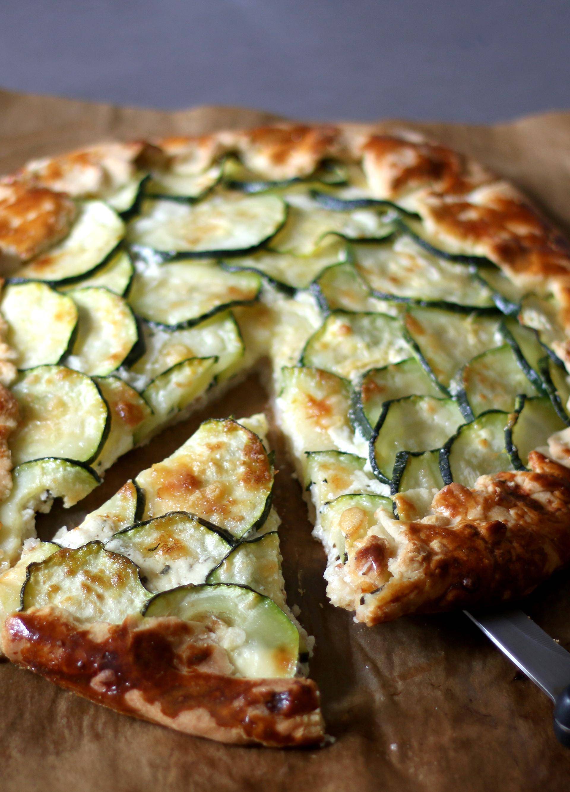 Tarte fine aux courgettes marinées au thym citron - Recette Companion | Moulinex