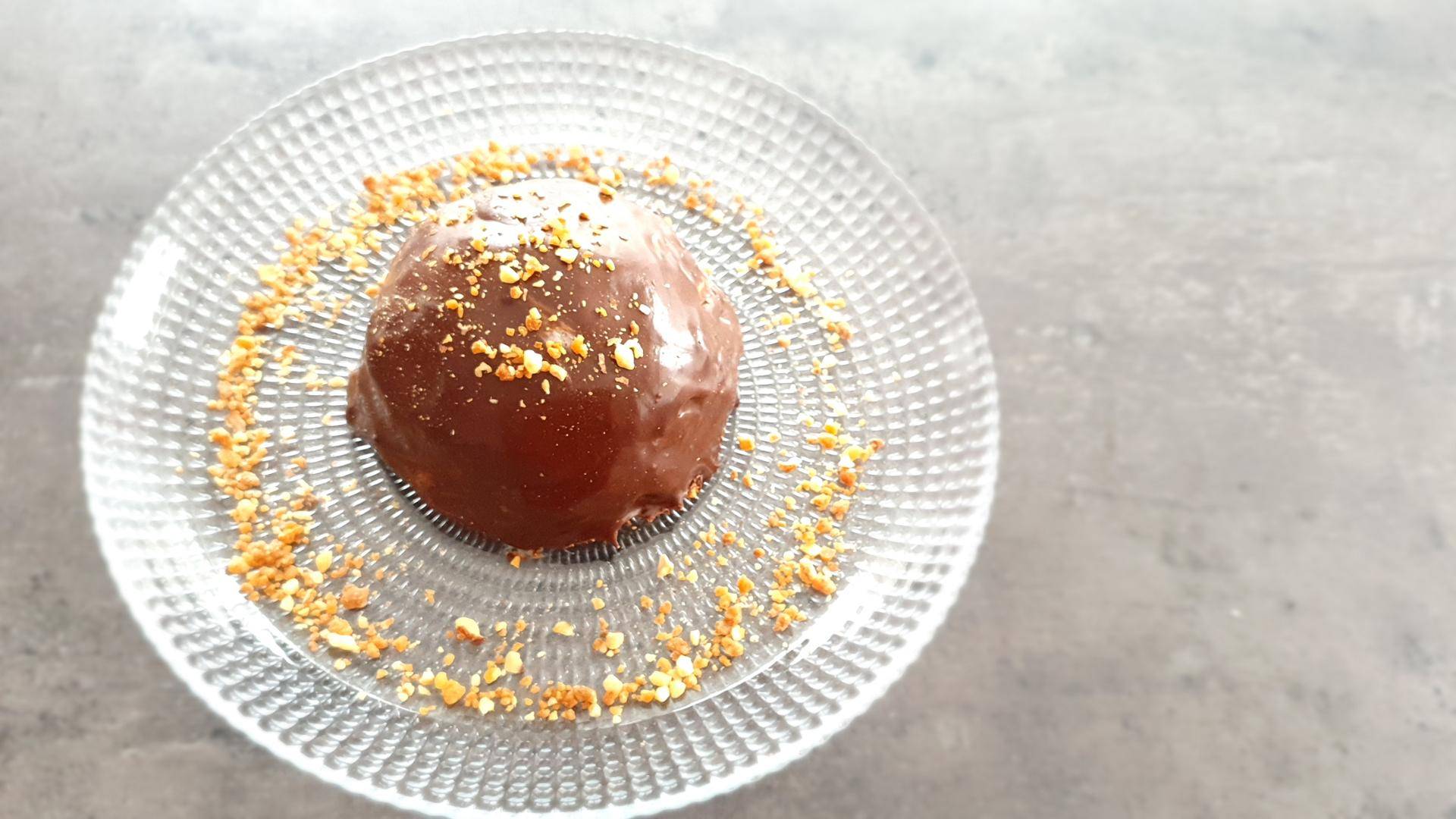 Dome au chocolat et son cœur croustillant praliné - Recette Cake Factory | Moulinex