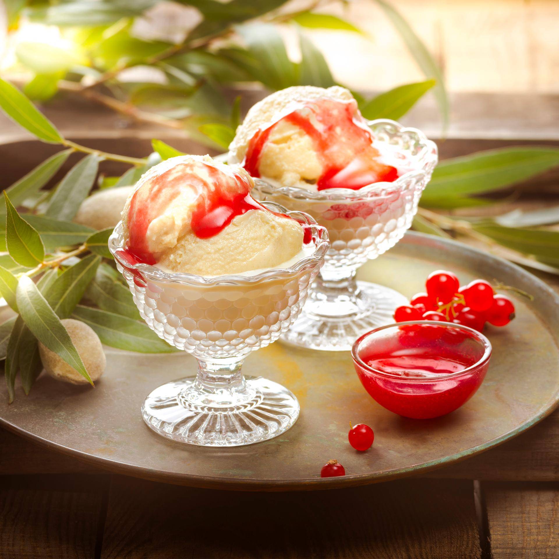 Crème glacée au lait d'amande, coulis de groseille - Recette Companion Connect | Moulinex