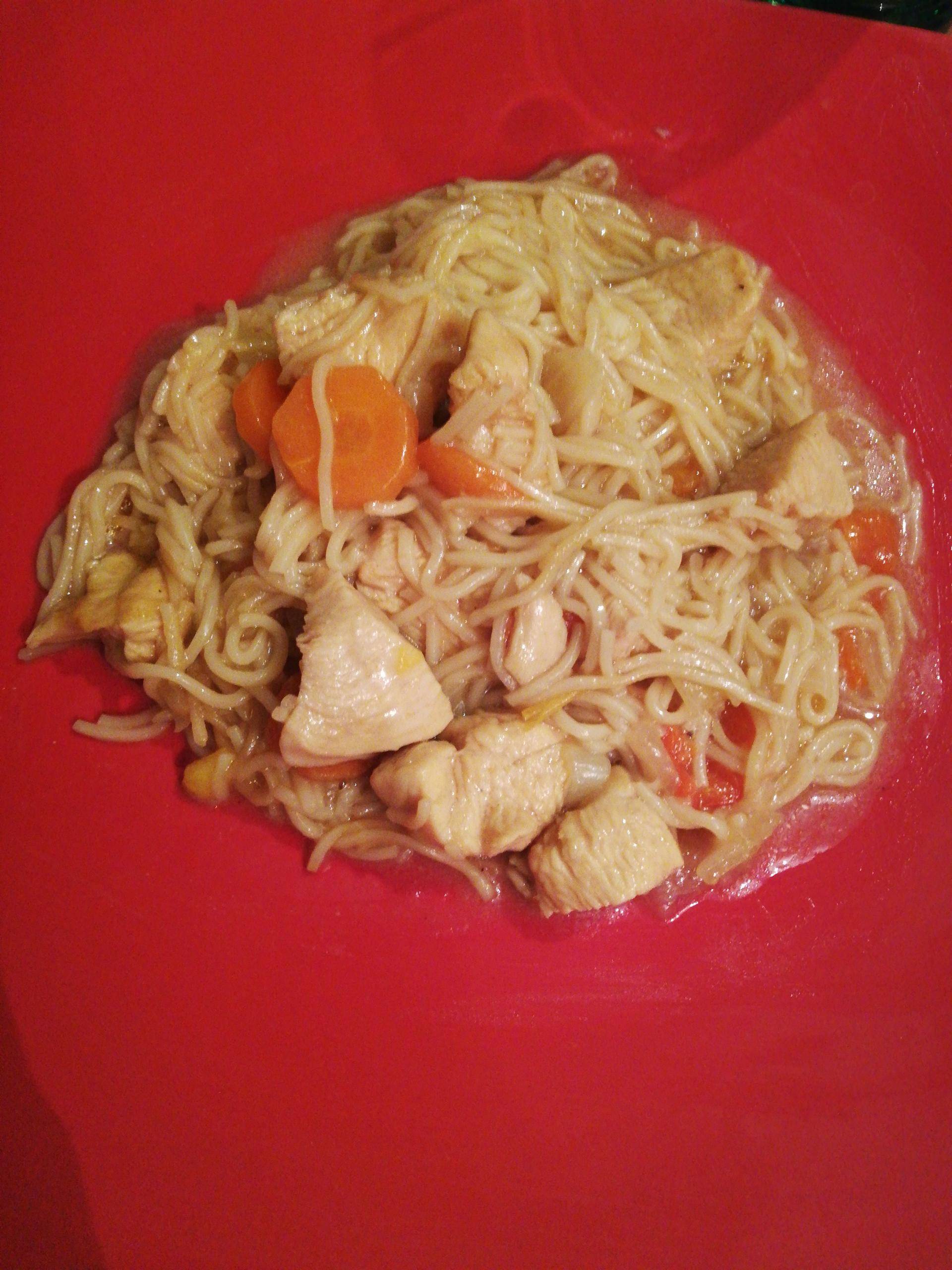 Poulet pâtes chinoises carottes & poivrons - Recette Cookeo | Moulinex