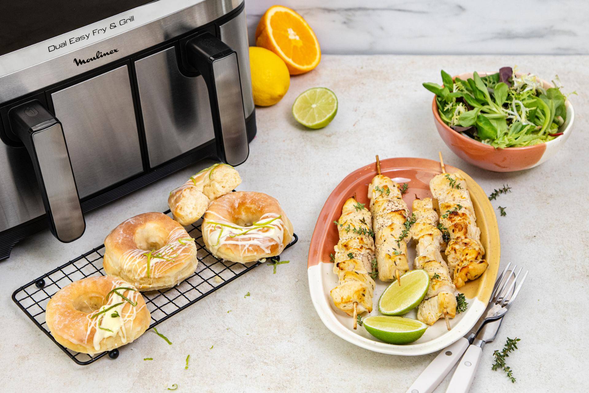 Brochettes de poulet agrumes et Donuts citron vert - Recette EASY FRY & GRILL 2 in 1 XXL | Moulinex