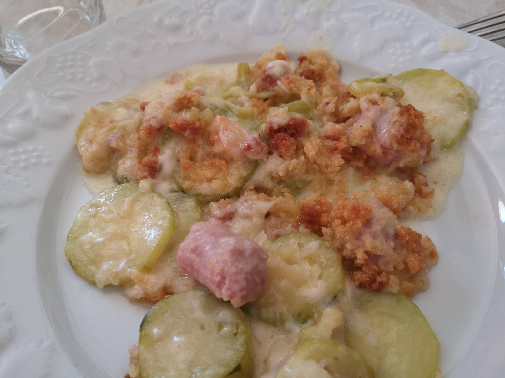 Crumble courgettes mozzarella et chipolatas - Recette Companion Connect XL | Moulinex