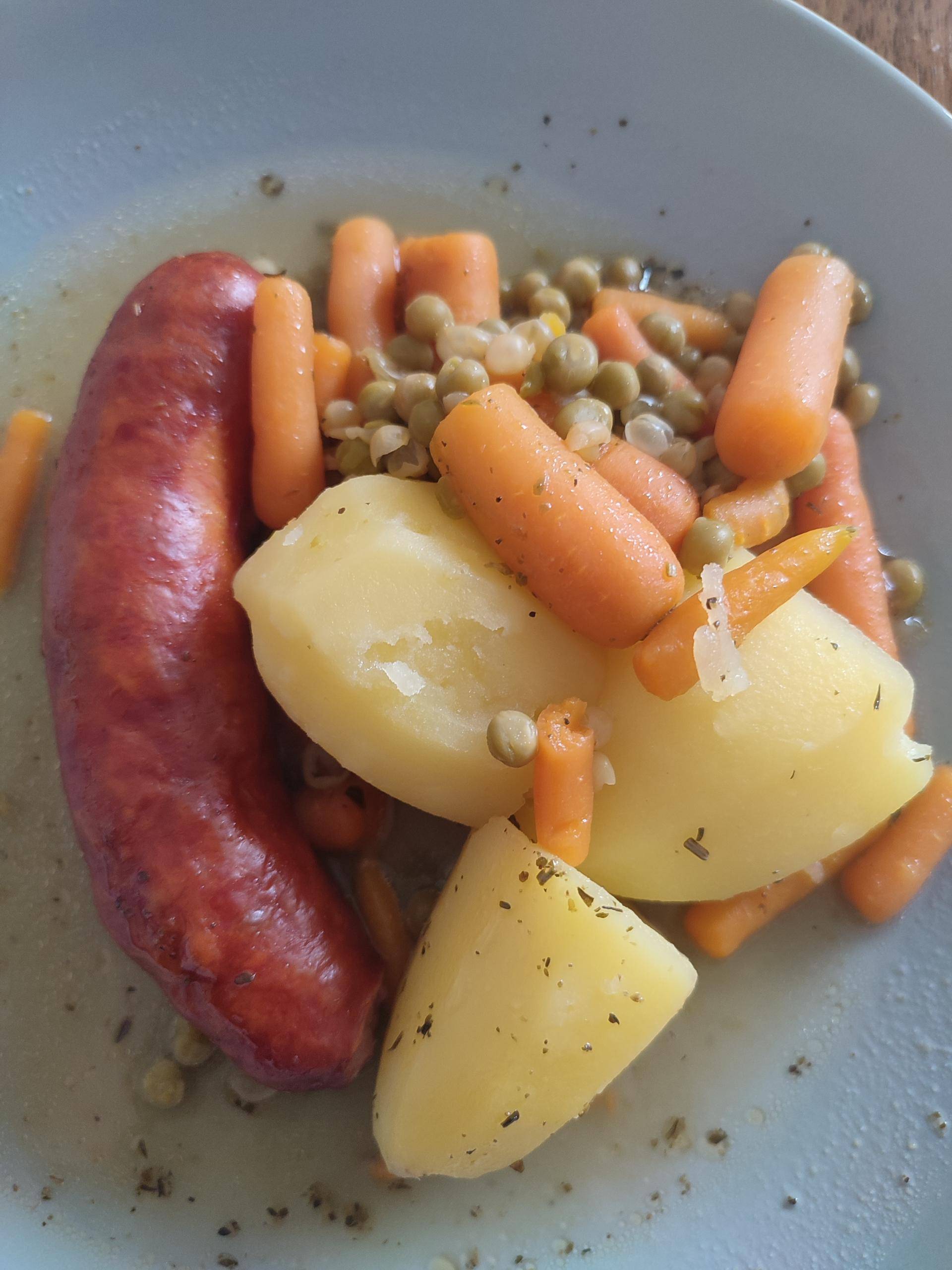 Saucisses, pommes de terre, petits pois carottes - Recette Cookeo | Moulinex
