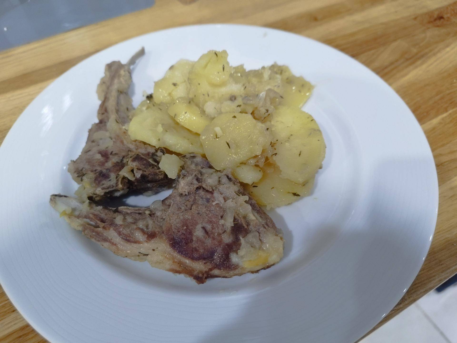 Côtés d'agneaux et pommes de terres - Recette Cookeo | Moulinex