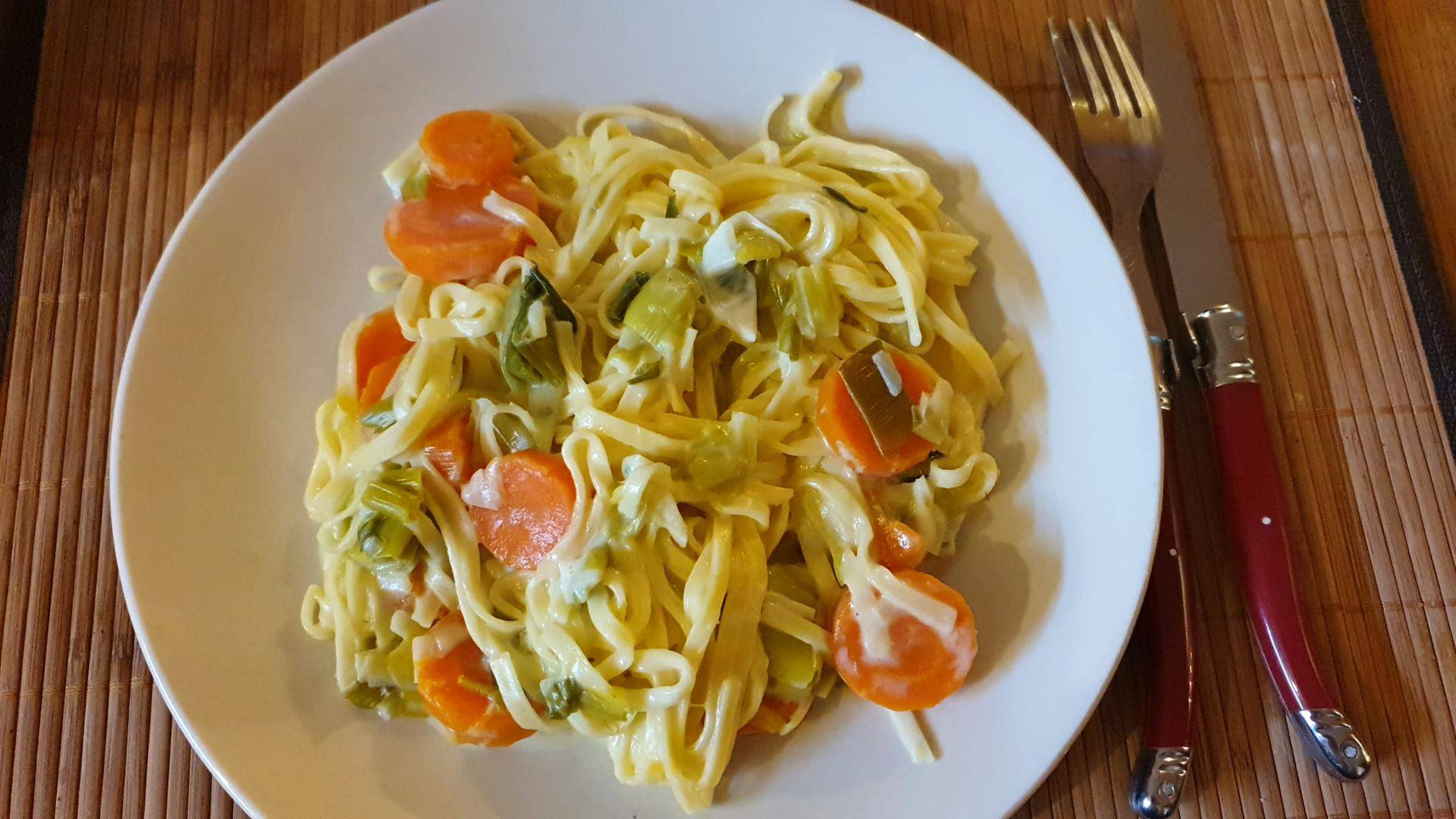 Tagliatelles aux poireaux et aux carottes - Recette Cookeo | Moulinex