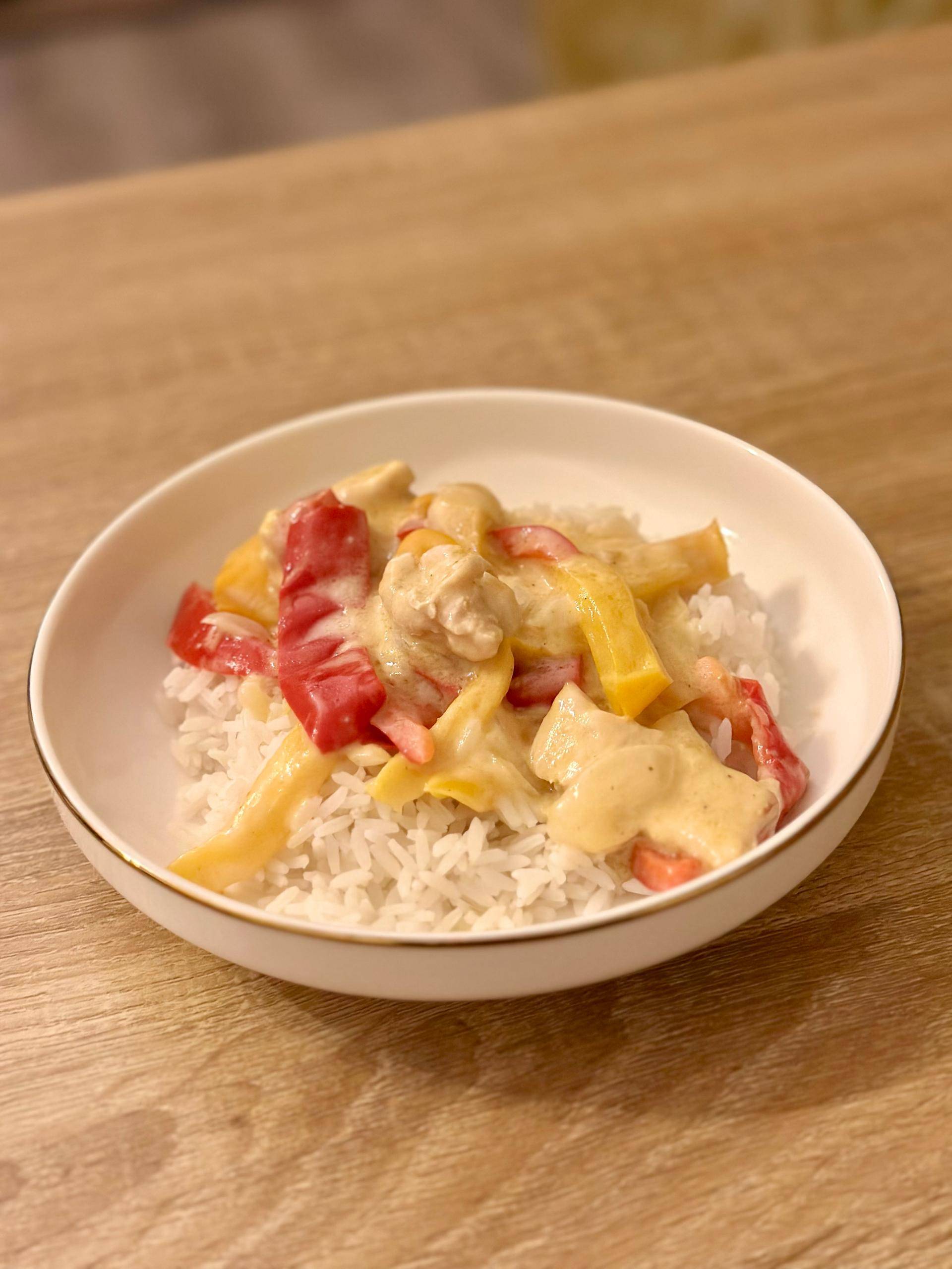 Blanc de dinde sauté aux poivrons et crème onctueuse - Recette Cookeo | Moulinex