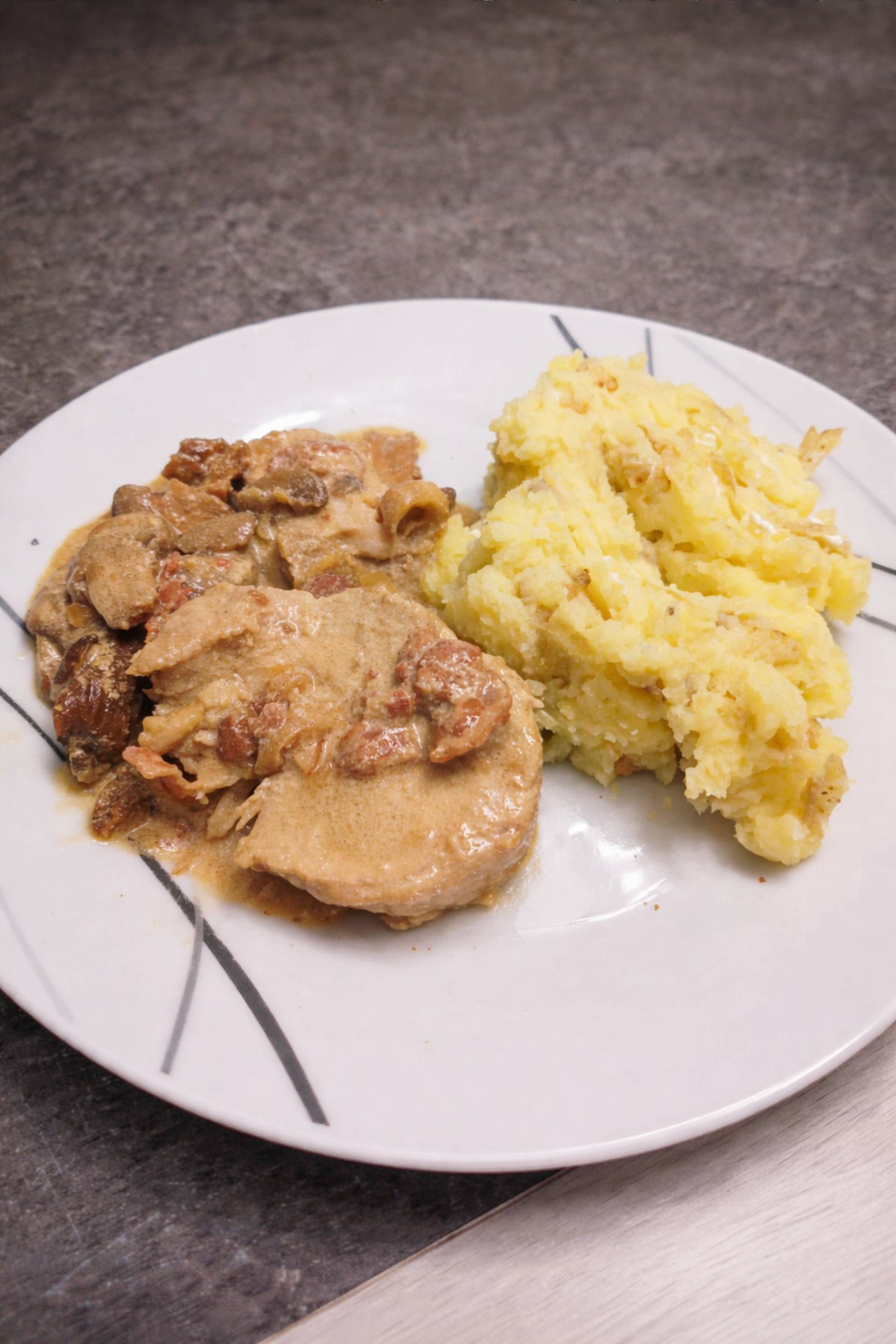 Rôti de porc moelleux sauce forestière - Recette Cookeo | Moulinex