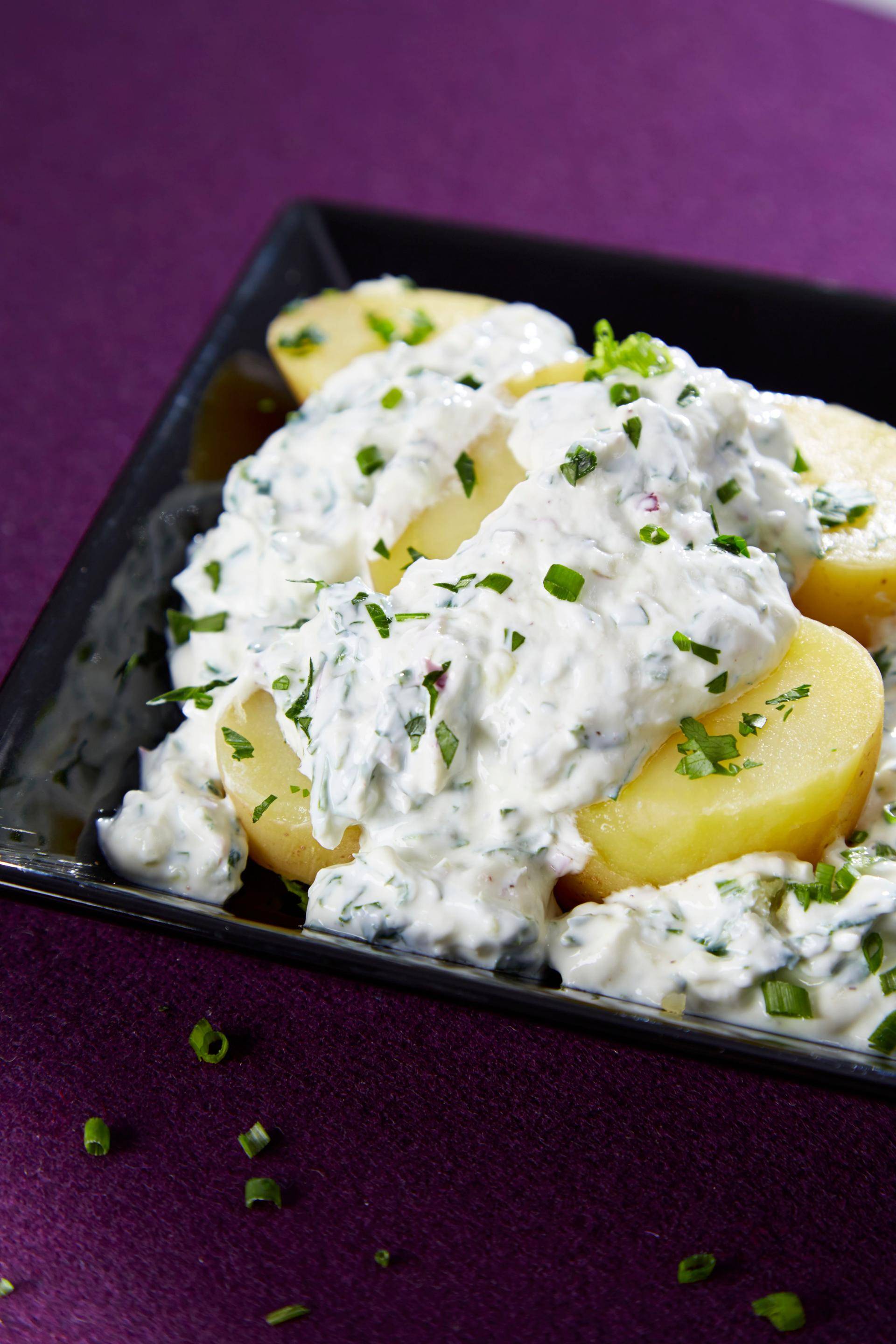 Pommes de terre en robe des champs et fromage blanc aux herbes - Recette Companion Connect | Moulinex