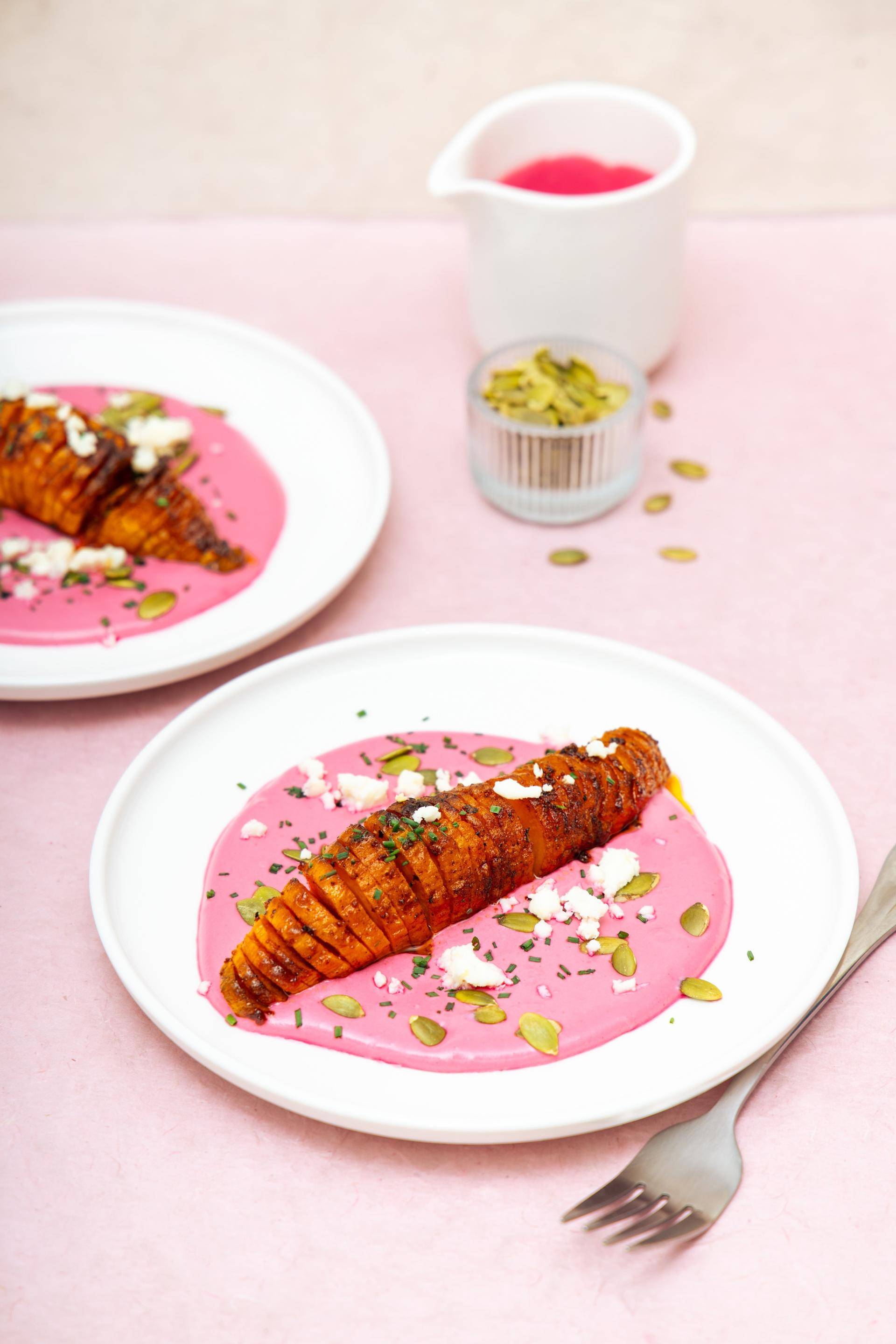 Patate douce Hasselback, crémeux rose betterave-feta - Recette Easy Fry Compact | Moulinex