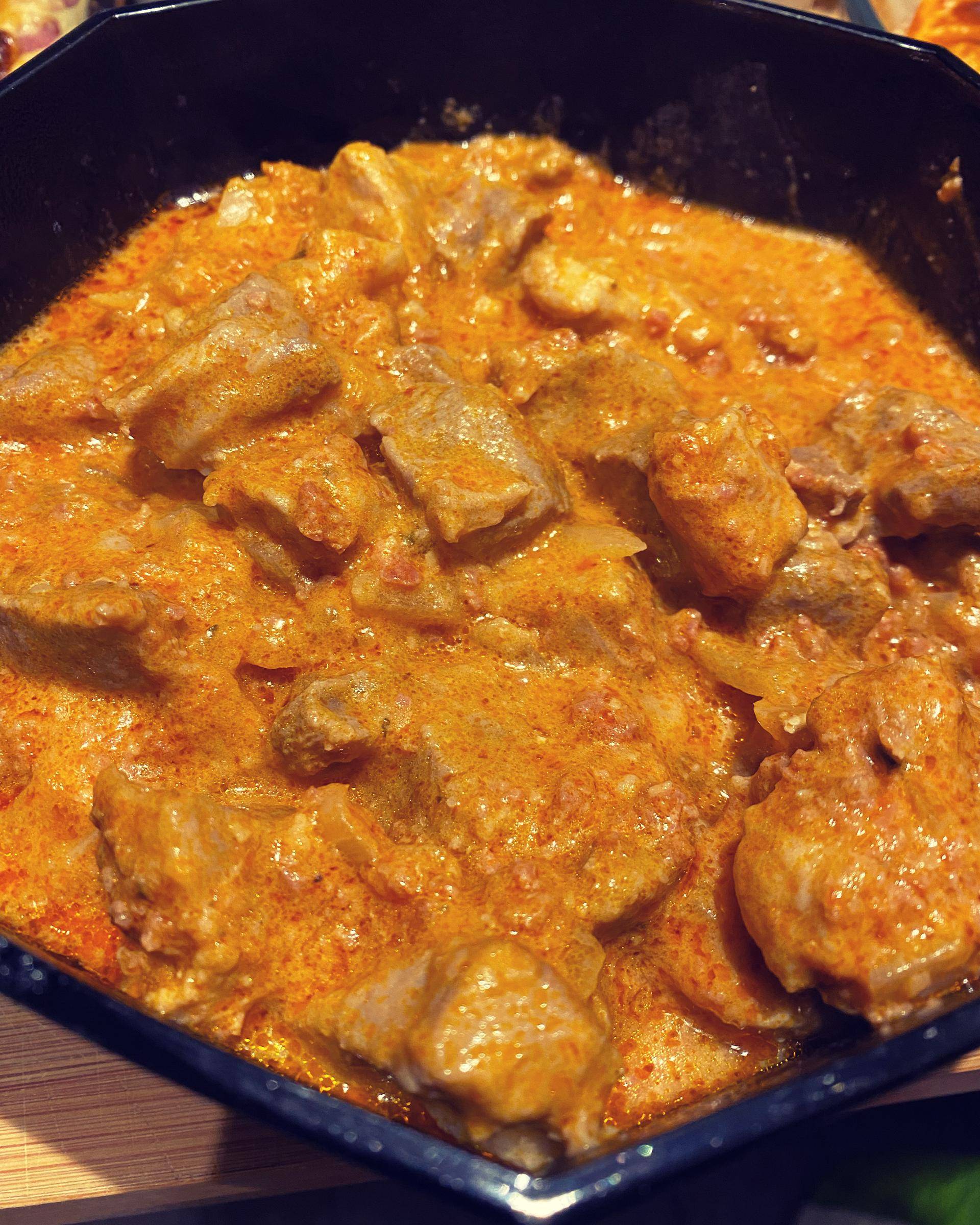 Sauté de porc à la crème de pesto rosso - Recette Companion | Moulinex