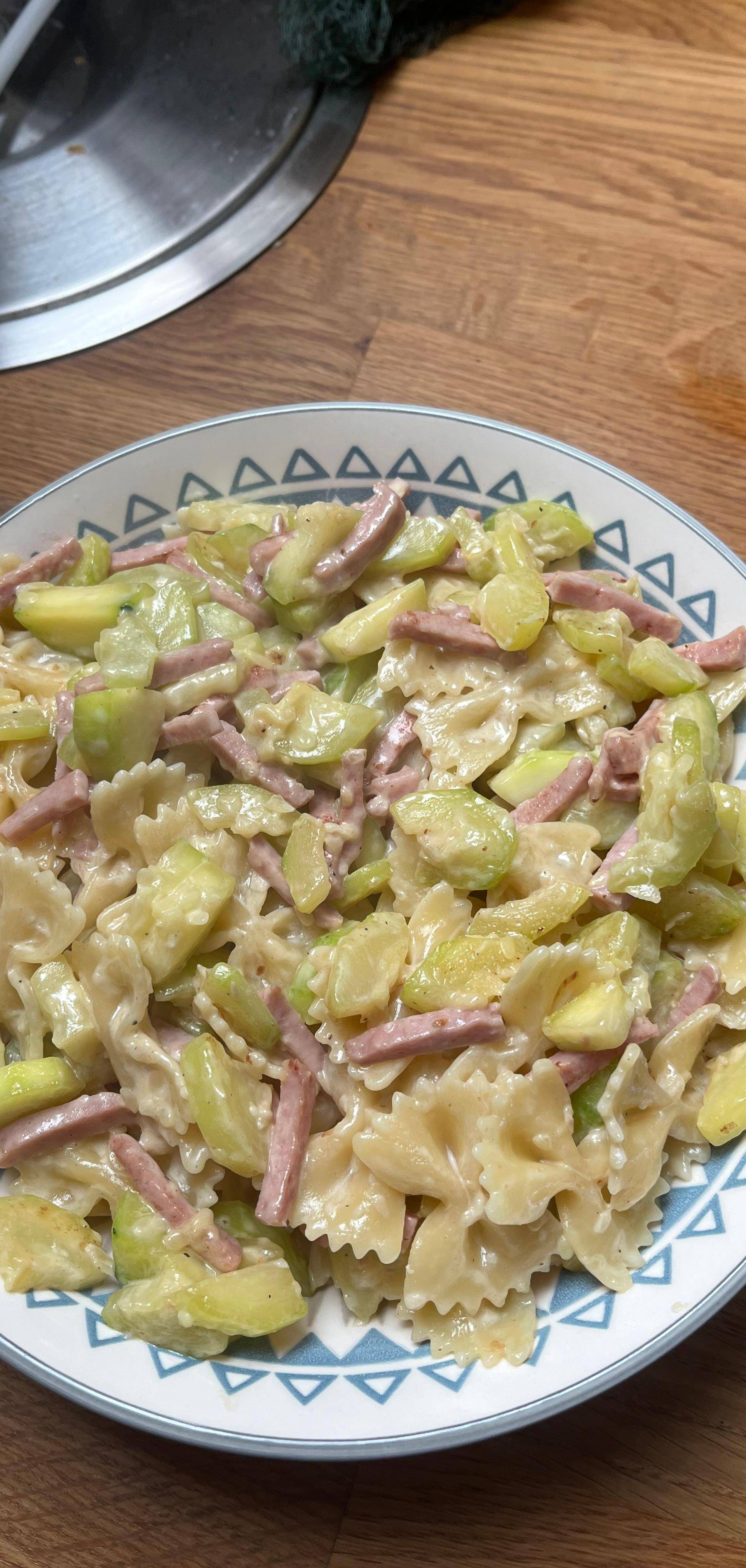 Pâtes aux courgettes & allumettes de jambon - Recette Cookeo | Moulinex