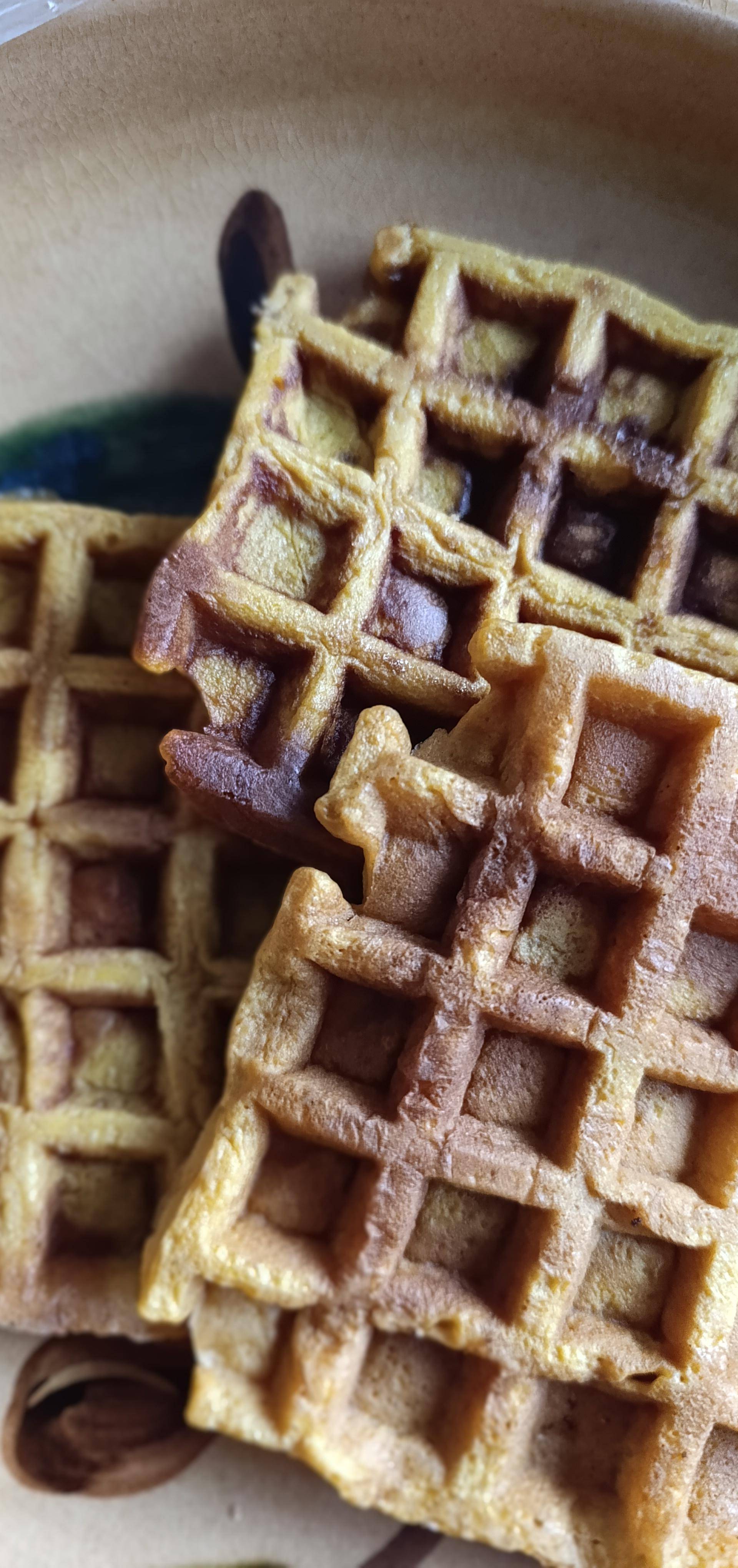 Gaufres à la patate douce guacamole et œuf au plat - Recette undefined | Moulinex