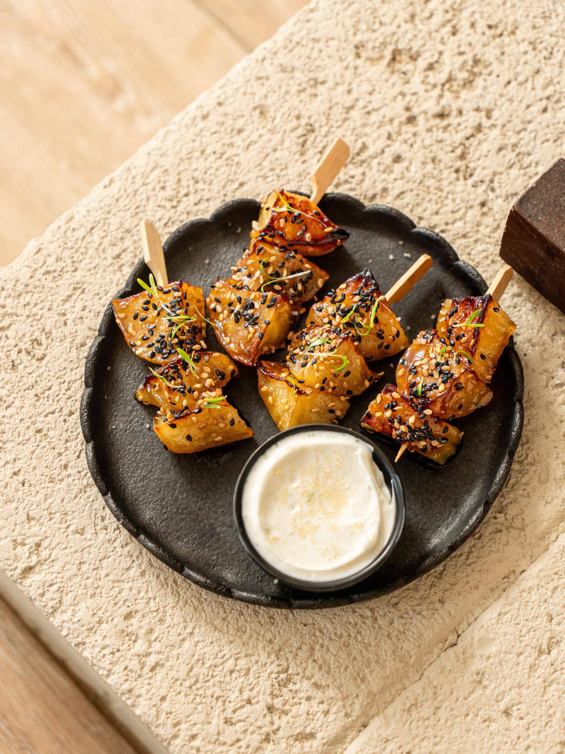 Yakitori de pommes, caramel & sésame - Recette Easy Fry XL Surface | Moulinex