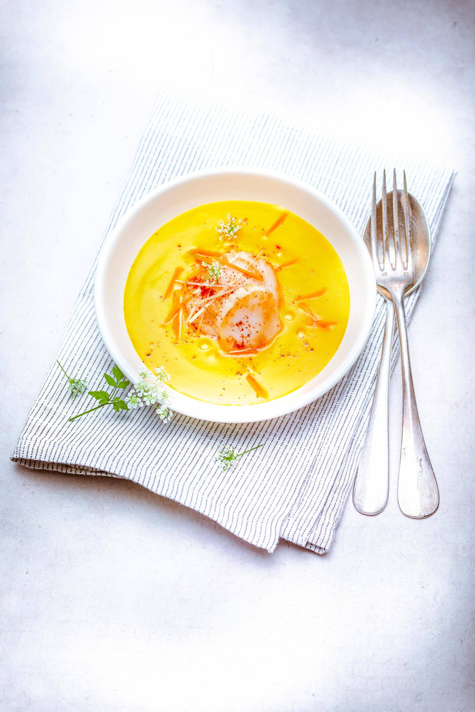 Soupe de carottes, citronnelle, coco et noix de Saint-Jacques rôties - Recette Ultrablend Cook | Moulinex