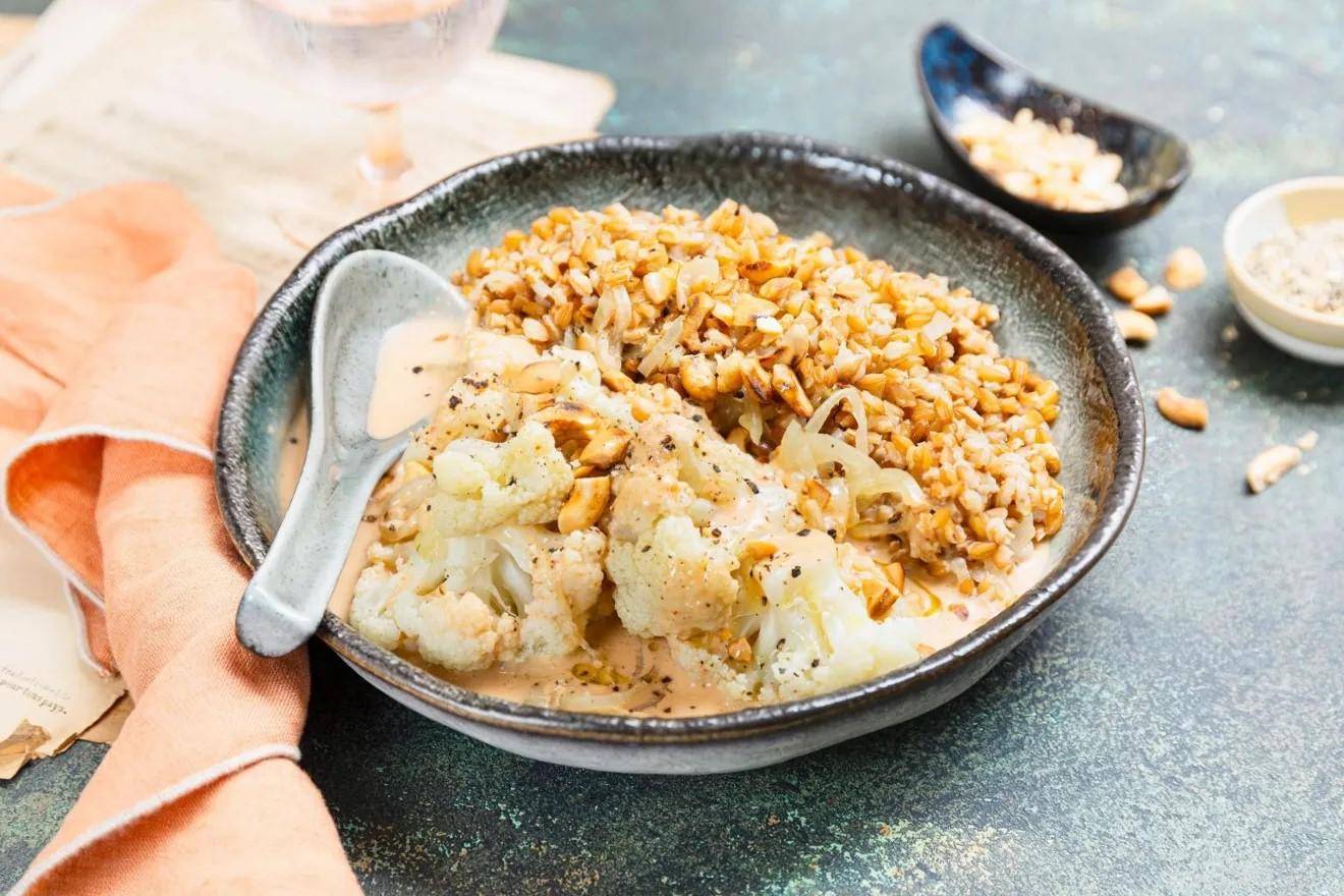 Curry rouge pimenté de chou-fleur, noix de cajou et petit épeautre - Recette Companion Connect | Moulinex