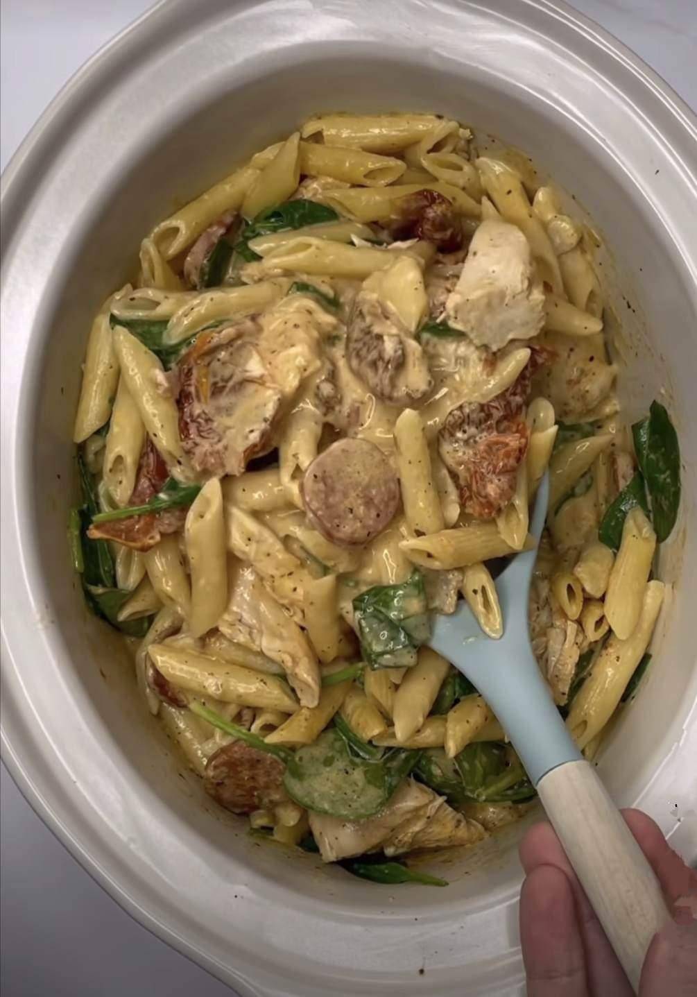 Pennes au Poulet, Chorizo, tomates séchées et sa Crème au Pesto - Recette Cookeo V3 | Moulinex