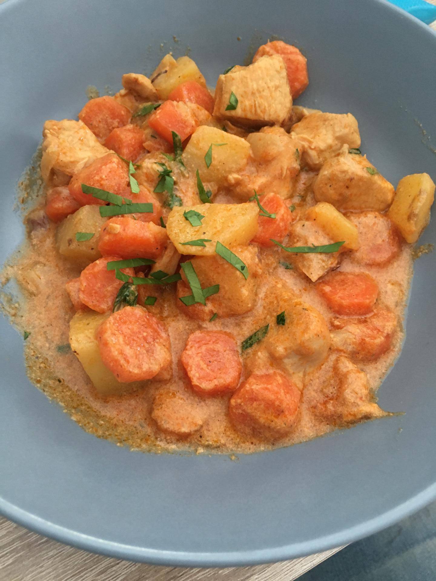 Curry de poulet, carottes et pommes de terre - Recette Cookeo | Moulinex