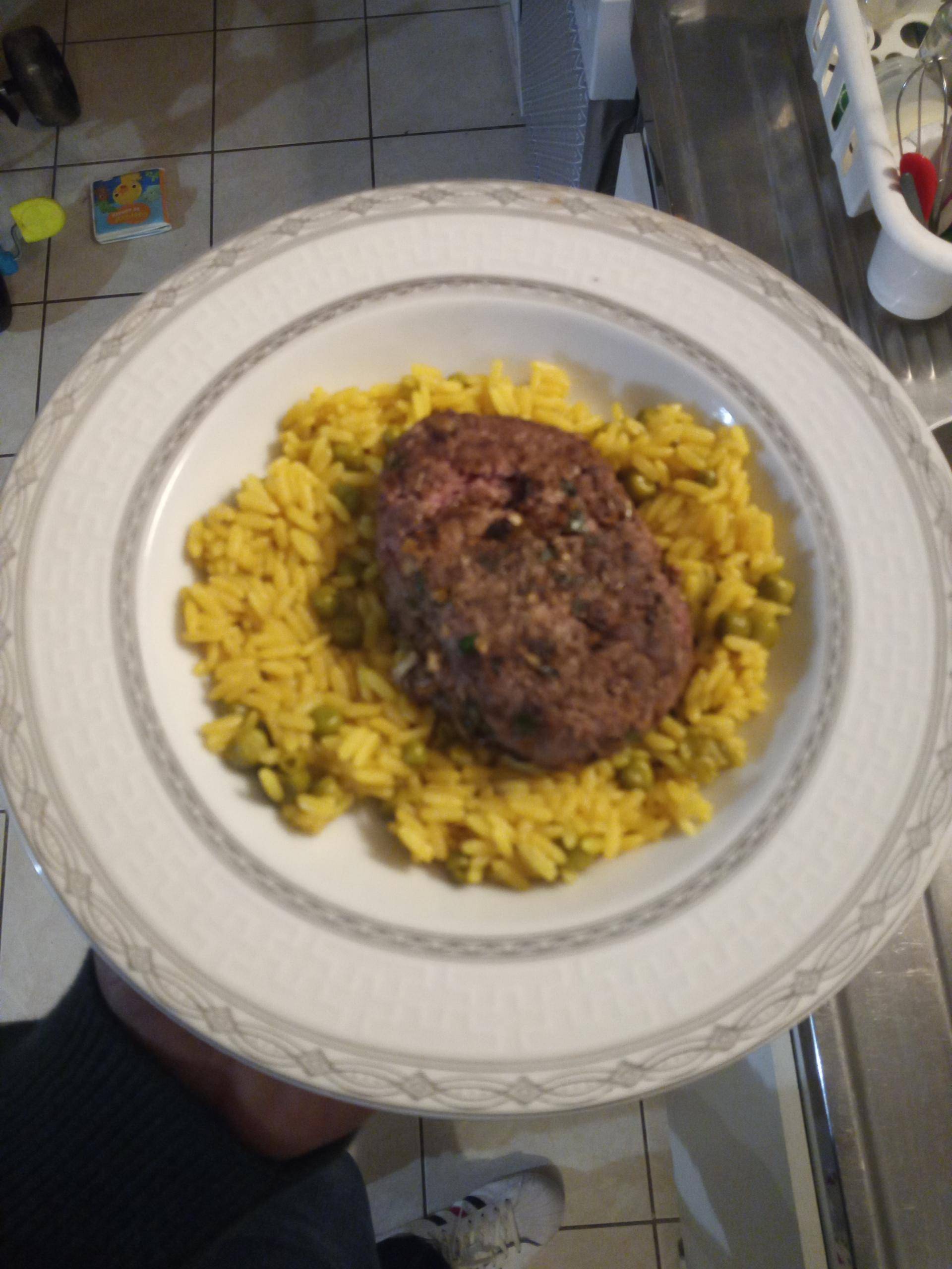 Steak haché sur son lit de riz petit pois au curry - Recette Cookeo | Moulinex