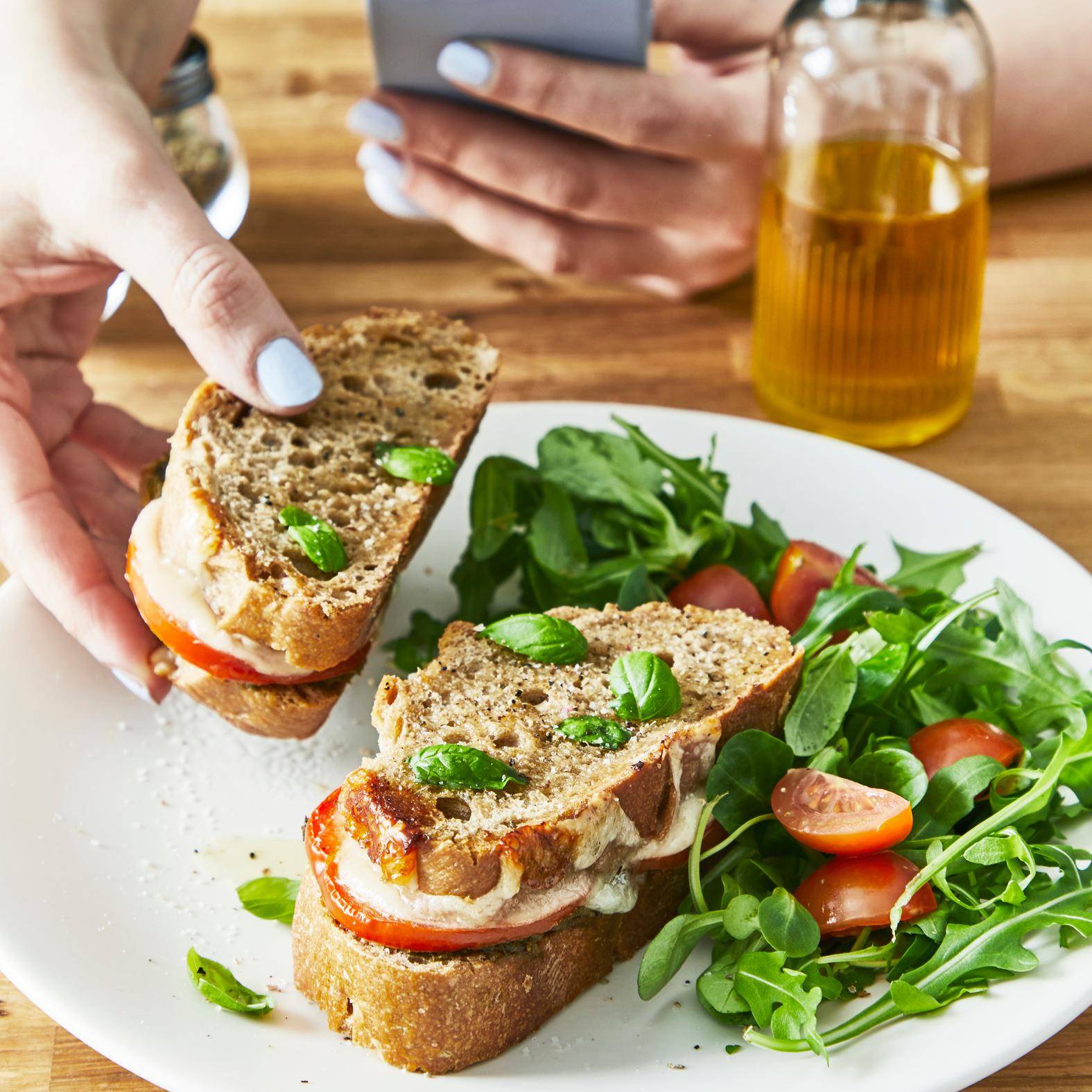 Sandwich tomates mozzarella pesto - Recette Cook'in One | Moulinex