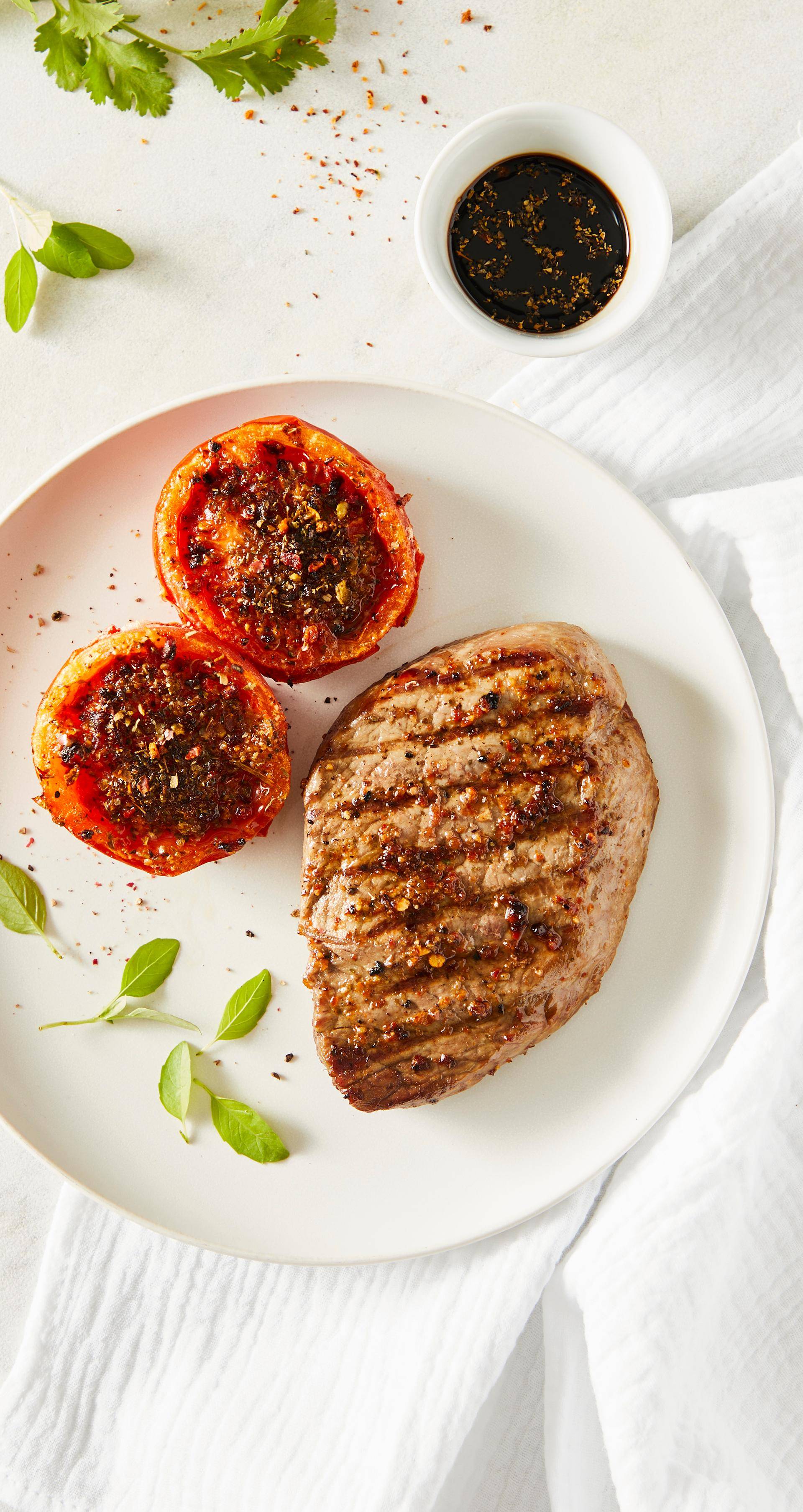 Gegrilde steak met geroosterde tomaten - Recette Dual EasyFry&Grill | Moulinex